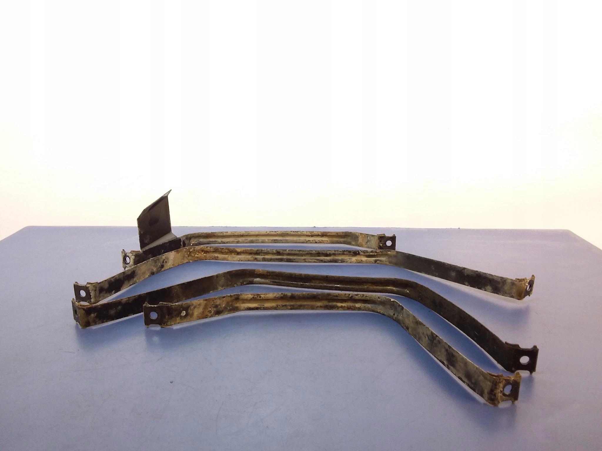 AUDI Q7 4L крепление топливного бака 7L8201391