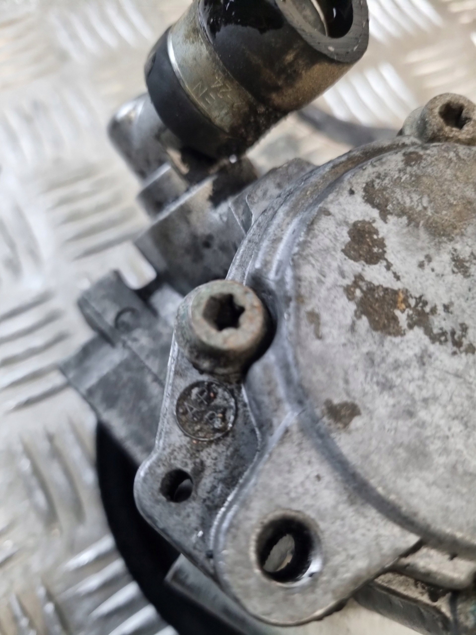 pompe direction assistée BMW E39 520I