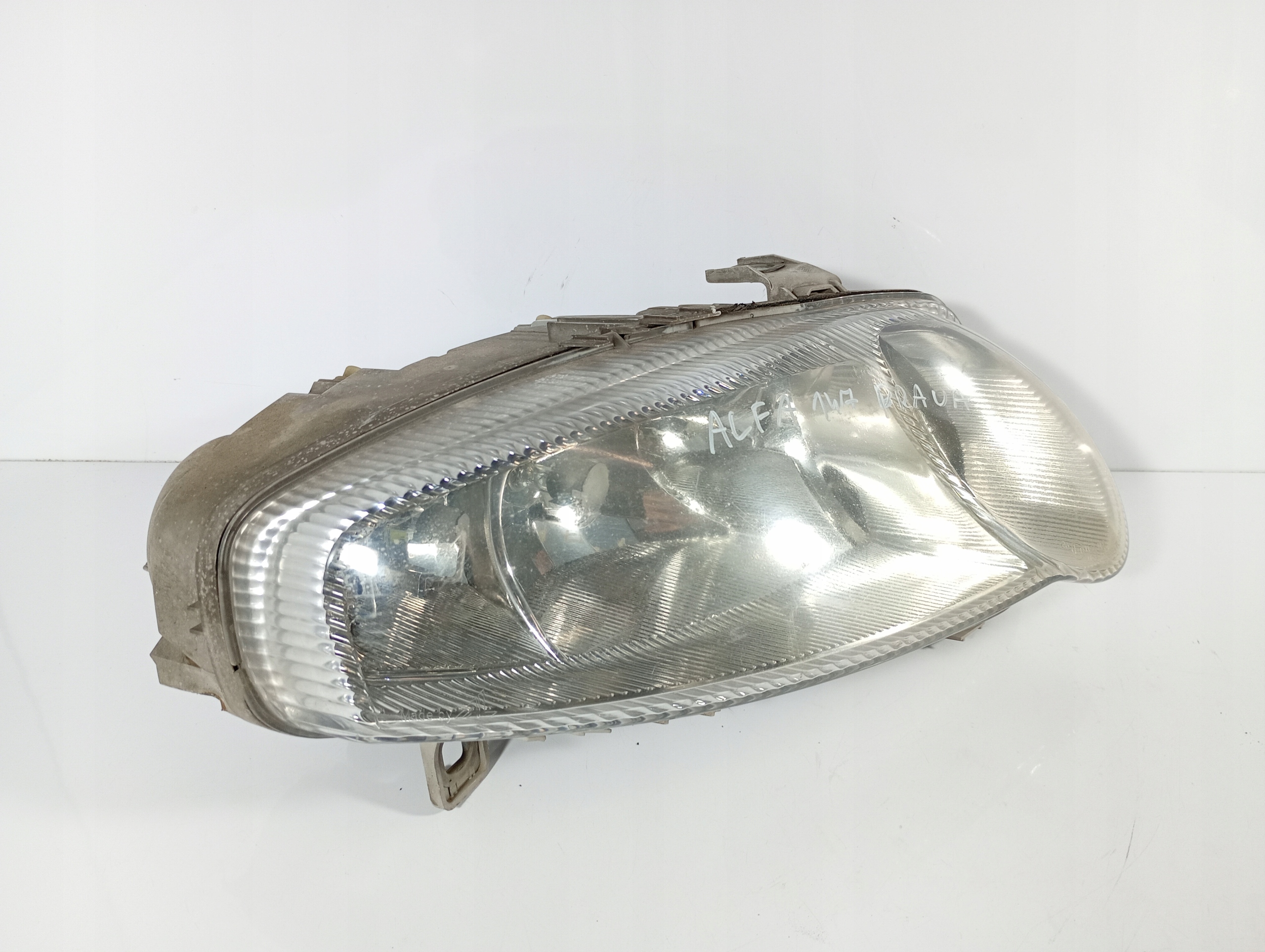 Alfa Romeo 147 KOMBI 00-10 REFLEKTOR light right front front 0301186204