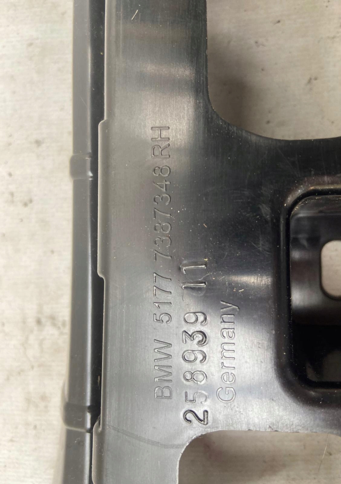 BMW G30 G31 17- holder support right rear part rear 7387348