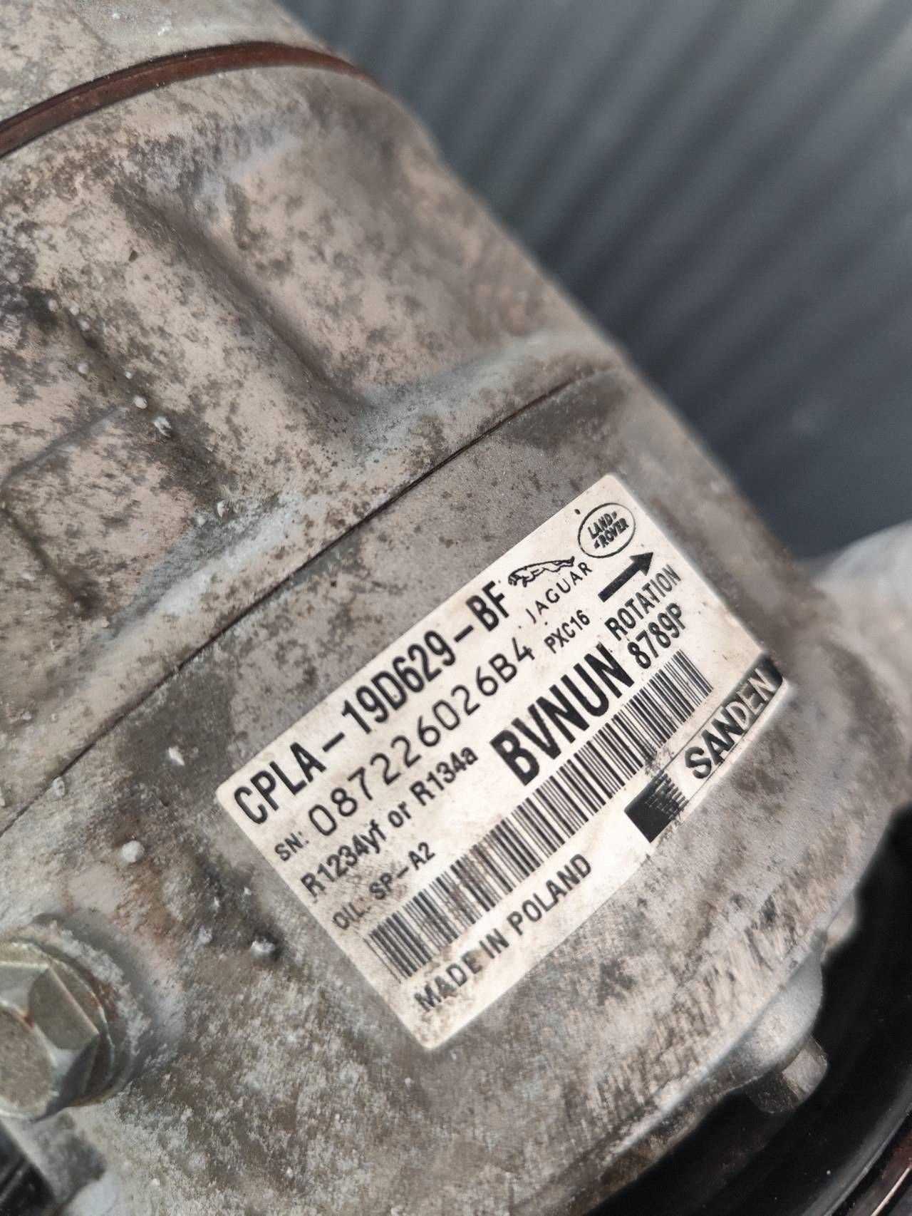 JAGUAR XE 760 2.0D compressor; compressor of the air conditioning CPLA19D629BF