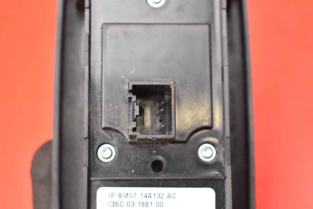 control panel of the window EU 8M5T-14A132-AC FORD KUGA MK1 08-13