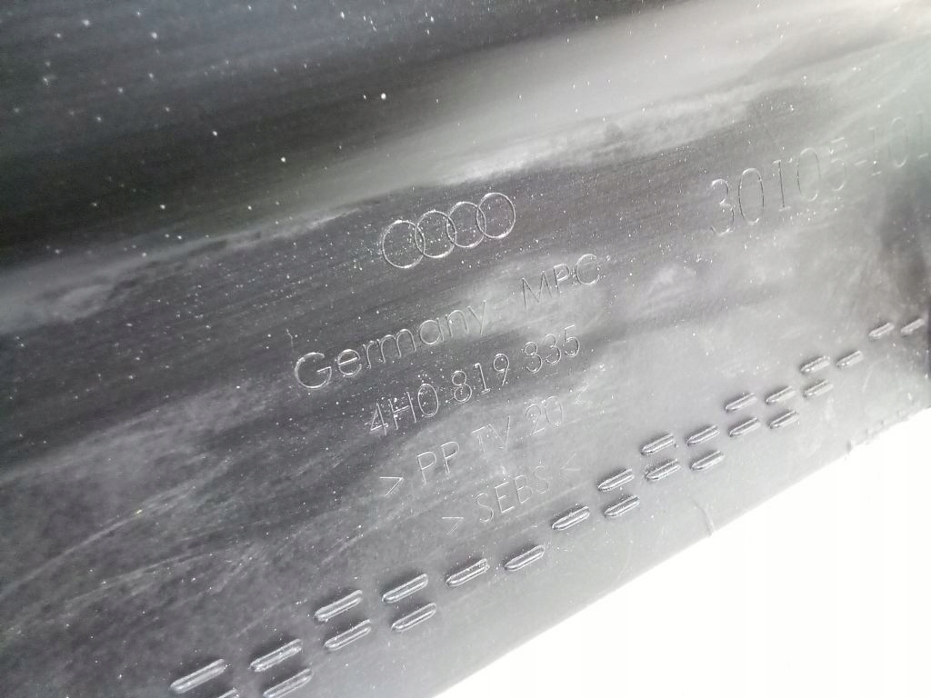 Audi A8 D4 4.2 TDI cover covering left