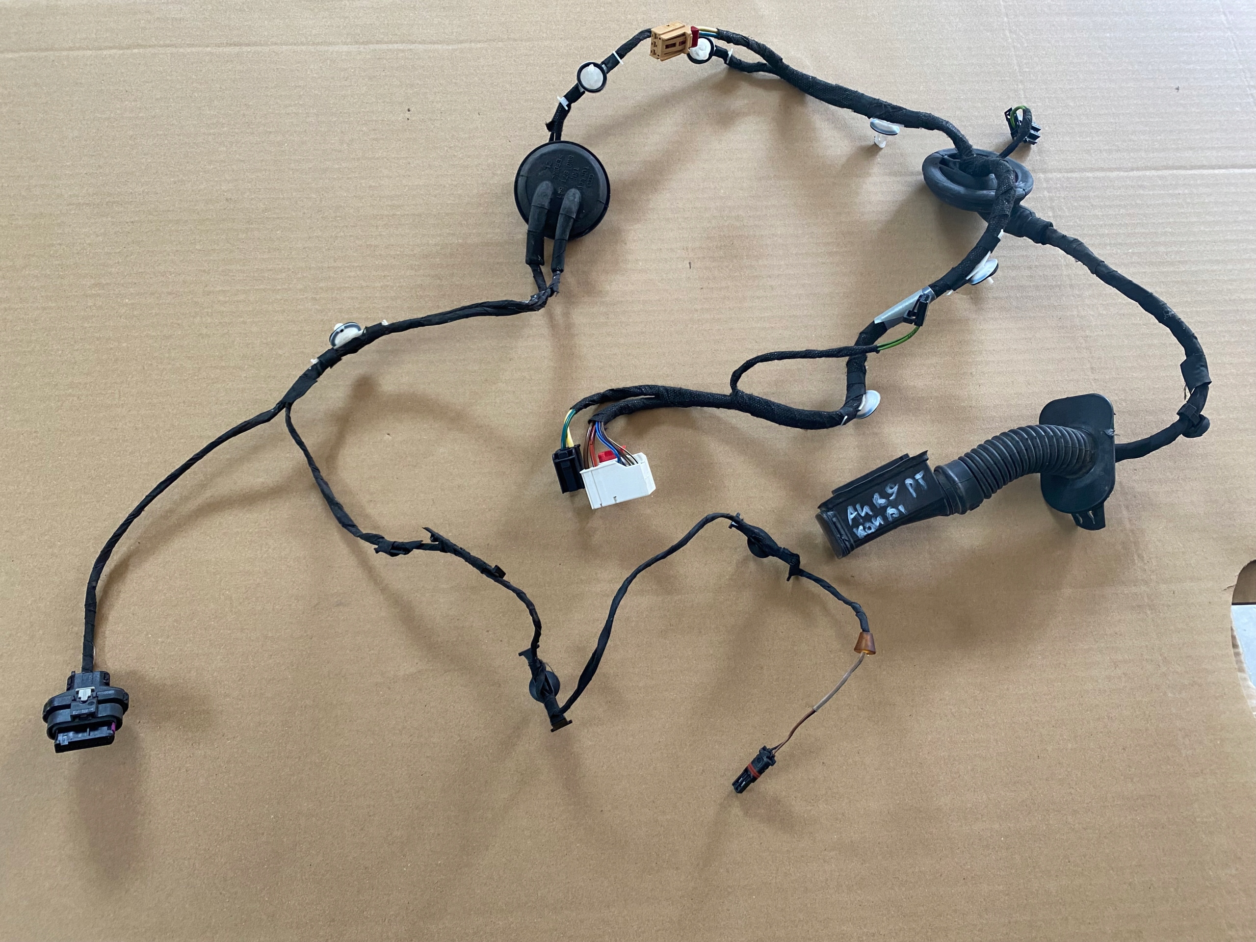 AUDI A4 B9 WIĄZKA INSTALACYJNA DRZWI PRAWY TYŁ