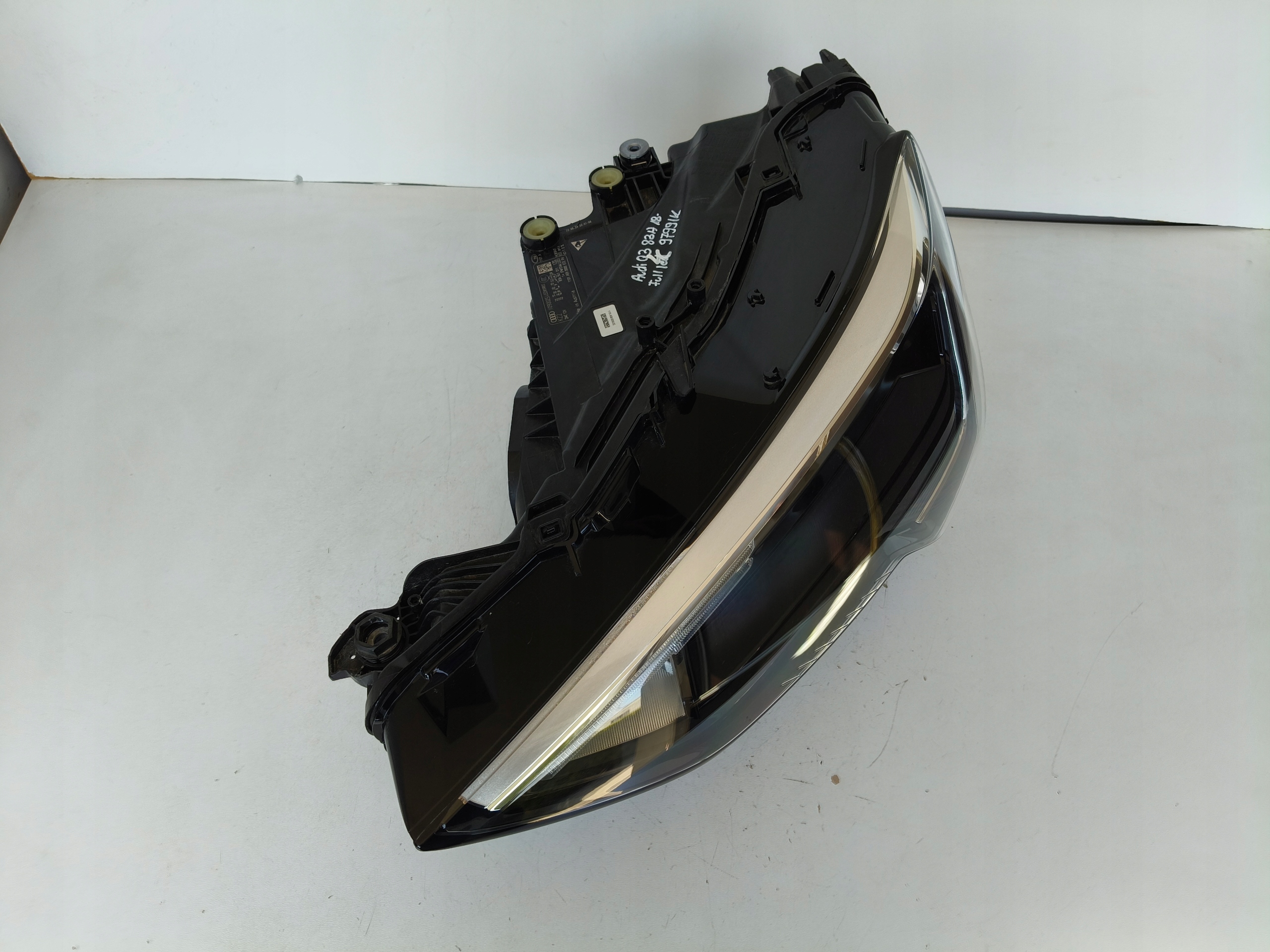 light left REFLEKTOR AUDI Q3 II 83A 18- FULL LED