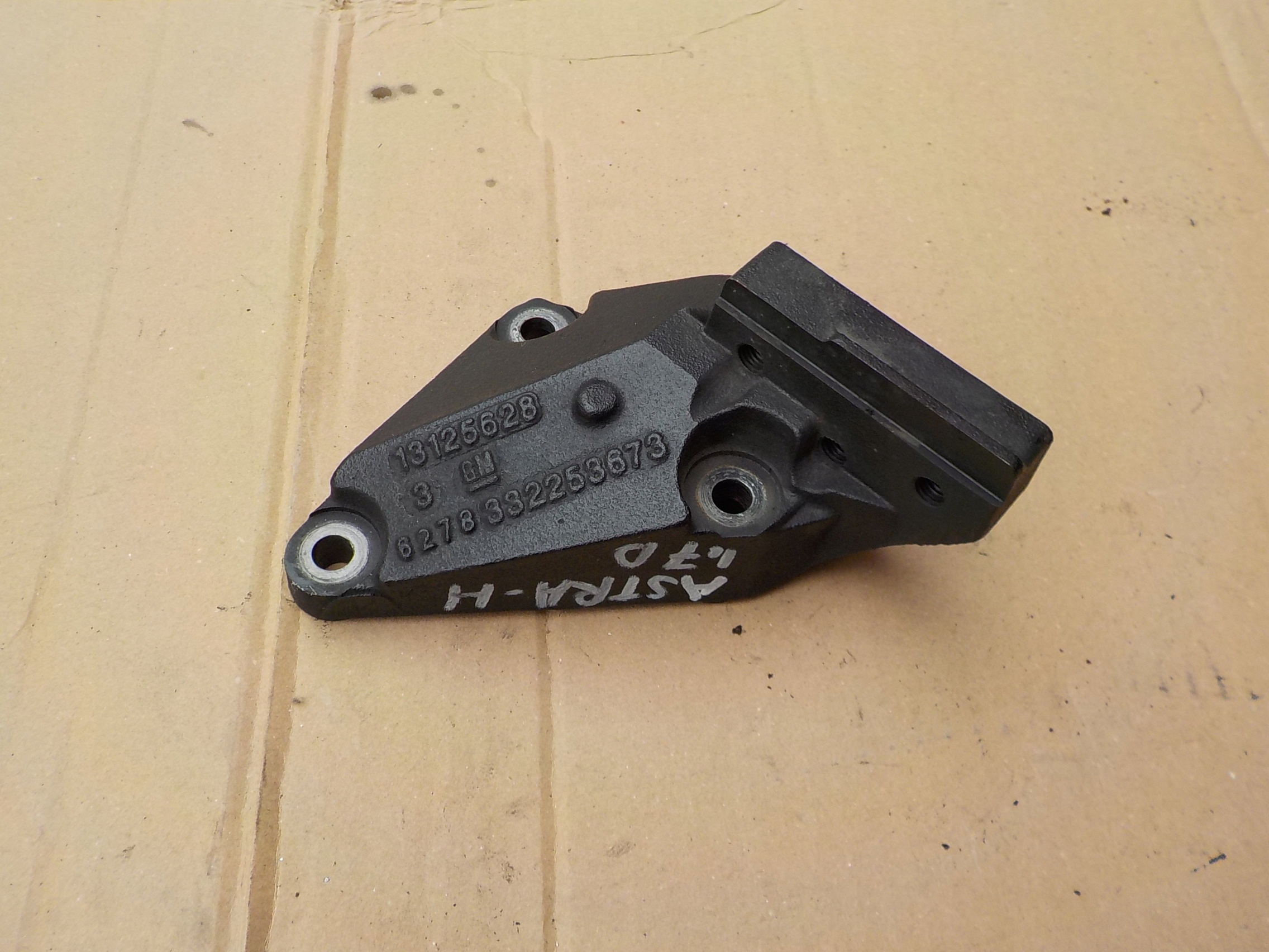 engine mount opel astra H 1,7 cdti 13125628