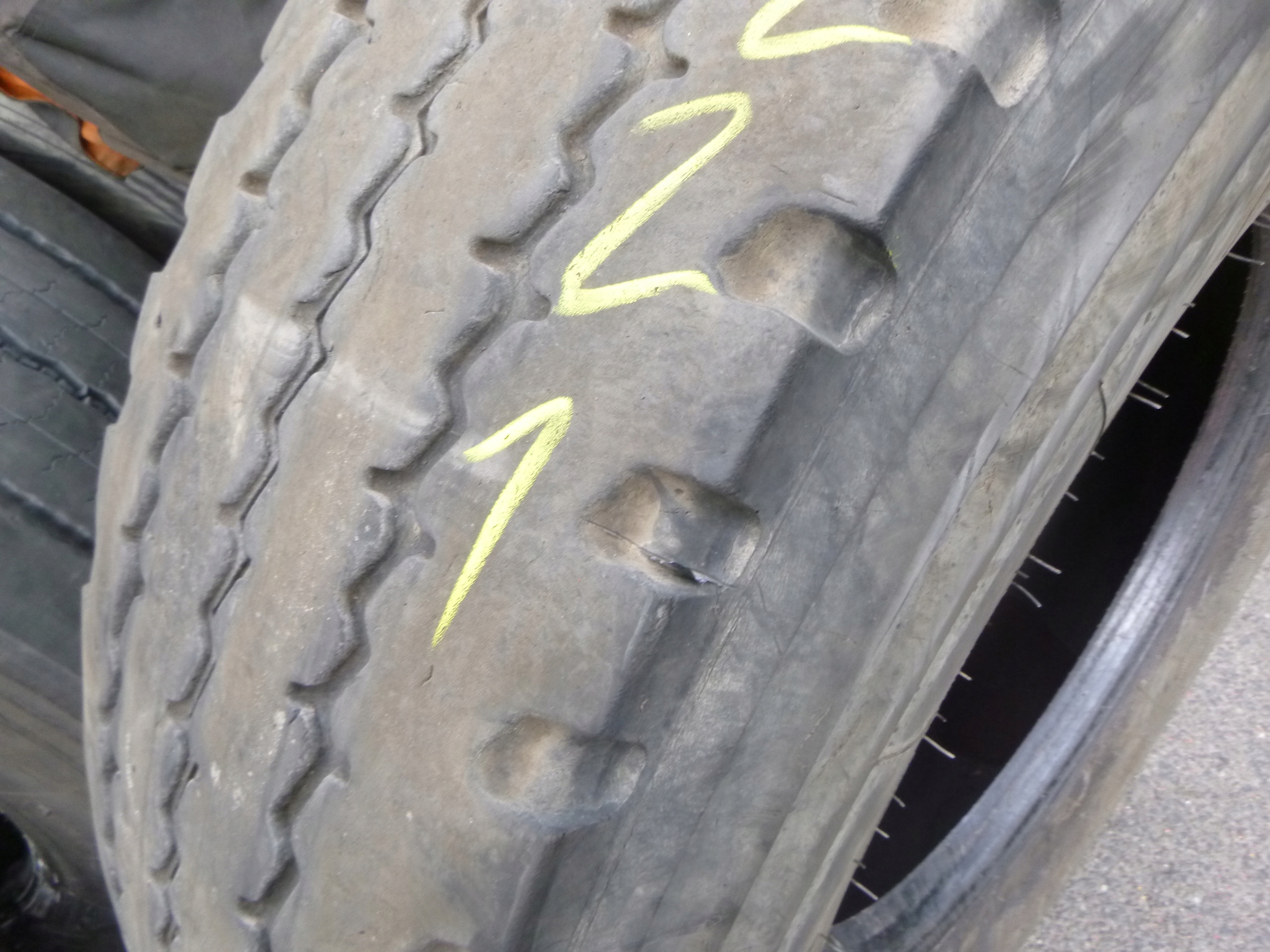 13R22, 5 Pirelli fg88 передня вантажівка