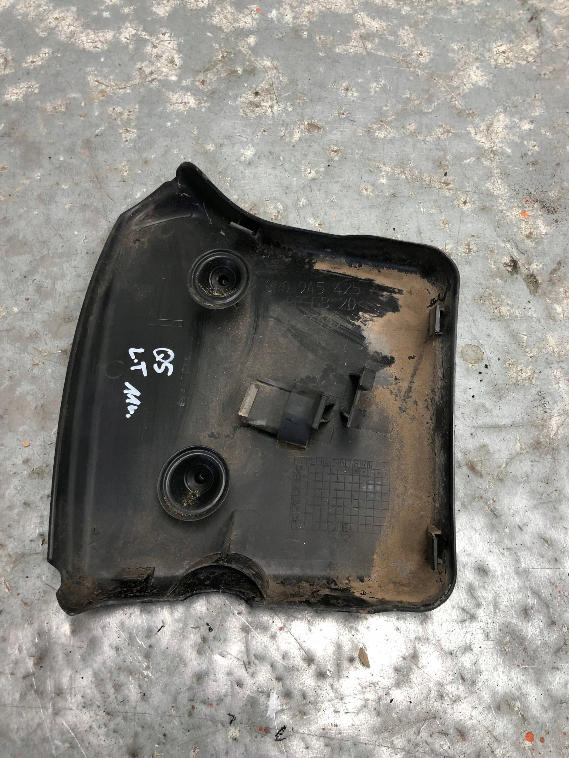 cover spoiler lights left rear part AUDI Q5 8R0945425A