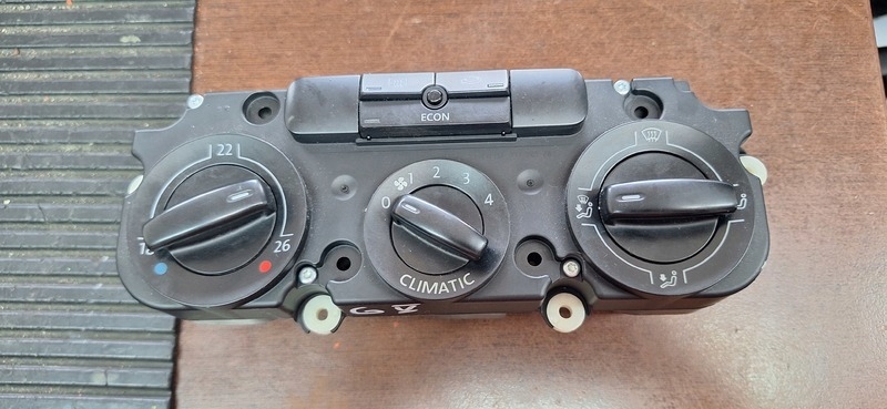 PANEL klimaanlage VW GOLF V 5HB008719