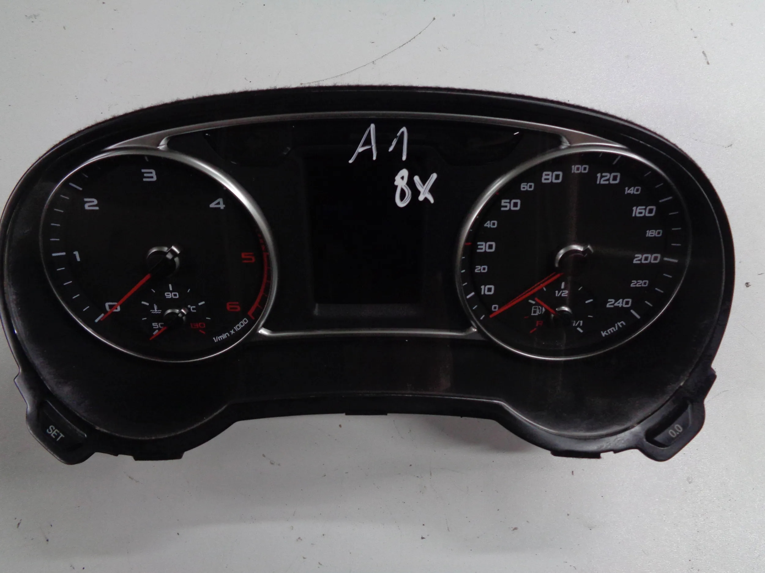 AUDI A1 8X dials dials 1.4 TSI DSG 10-18R