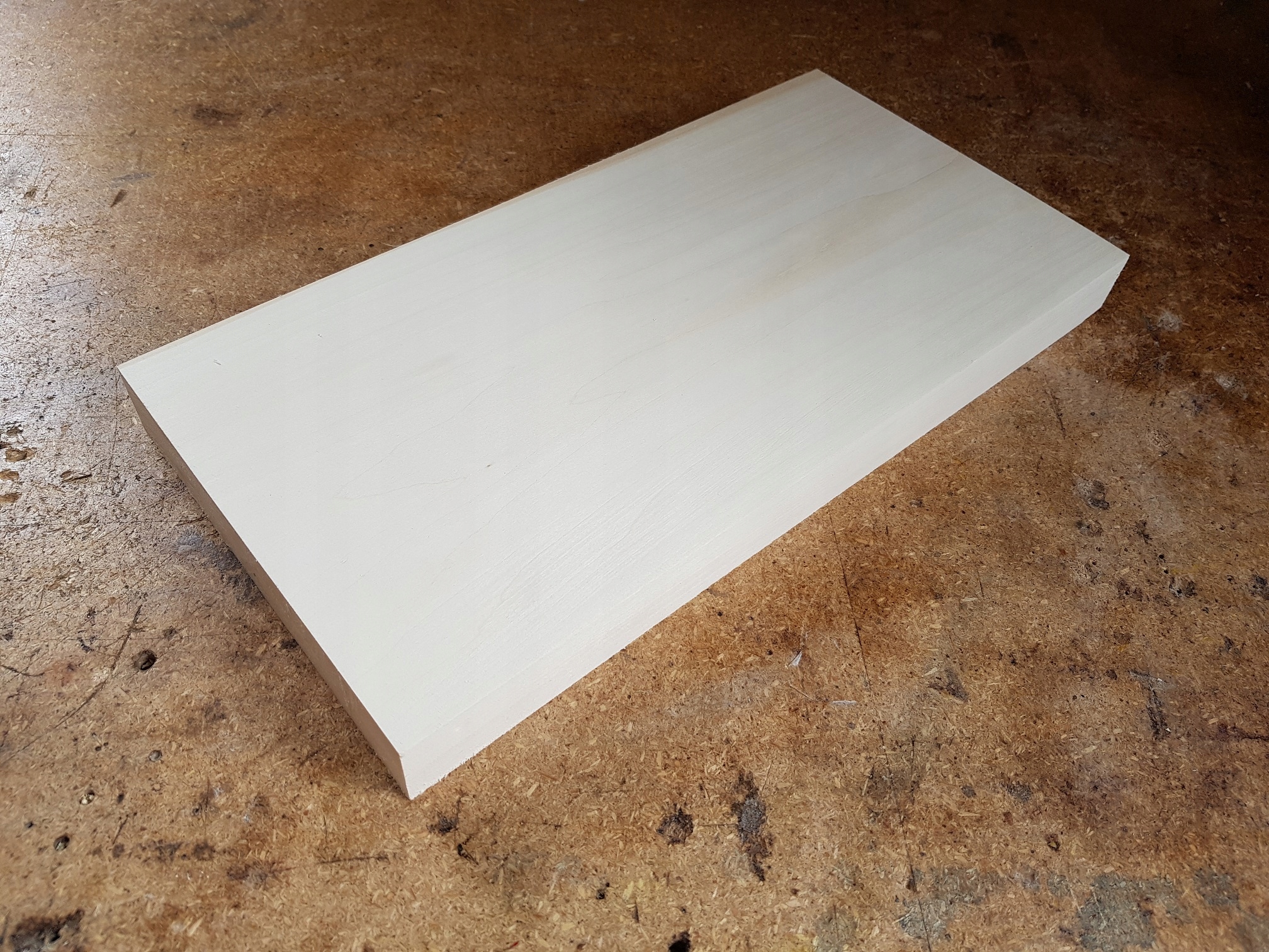 Prkénko lipové 40x20x3,5cm lipové dřevo, kostky.