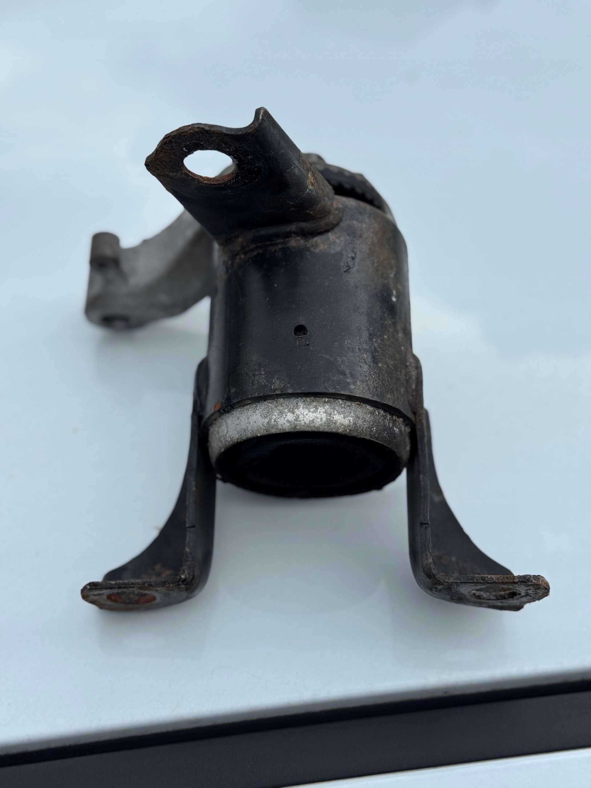 holder engine mount FORD FIESTA MK7 8V51-6F012-AE