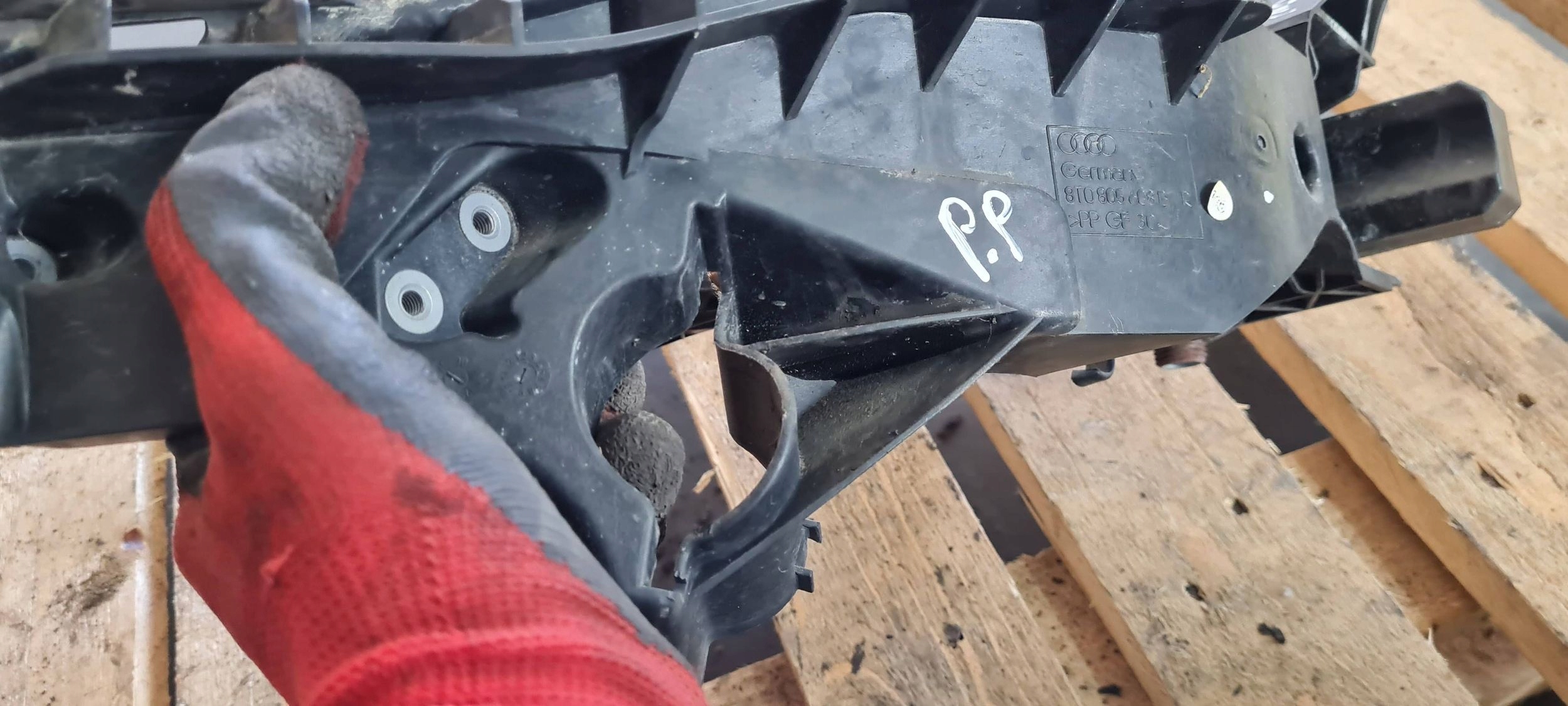 A5 8T S5 LIFT bracket holder support lights right front 8T0805608B
