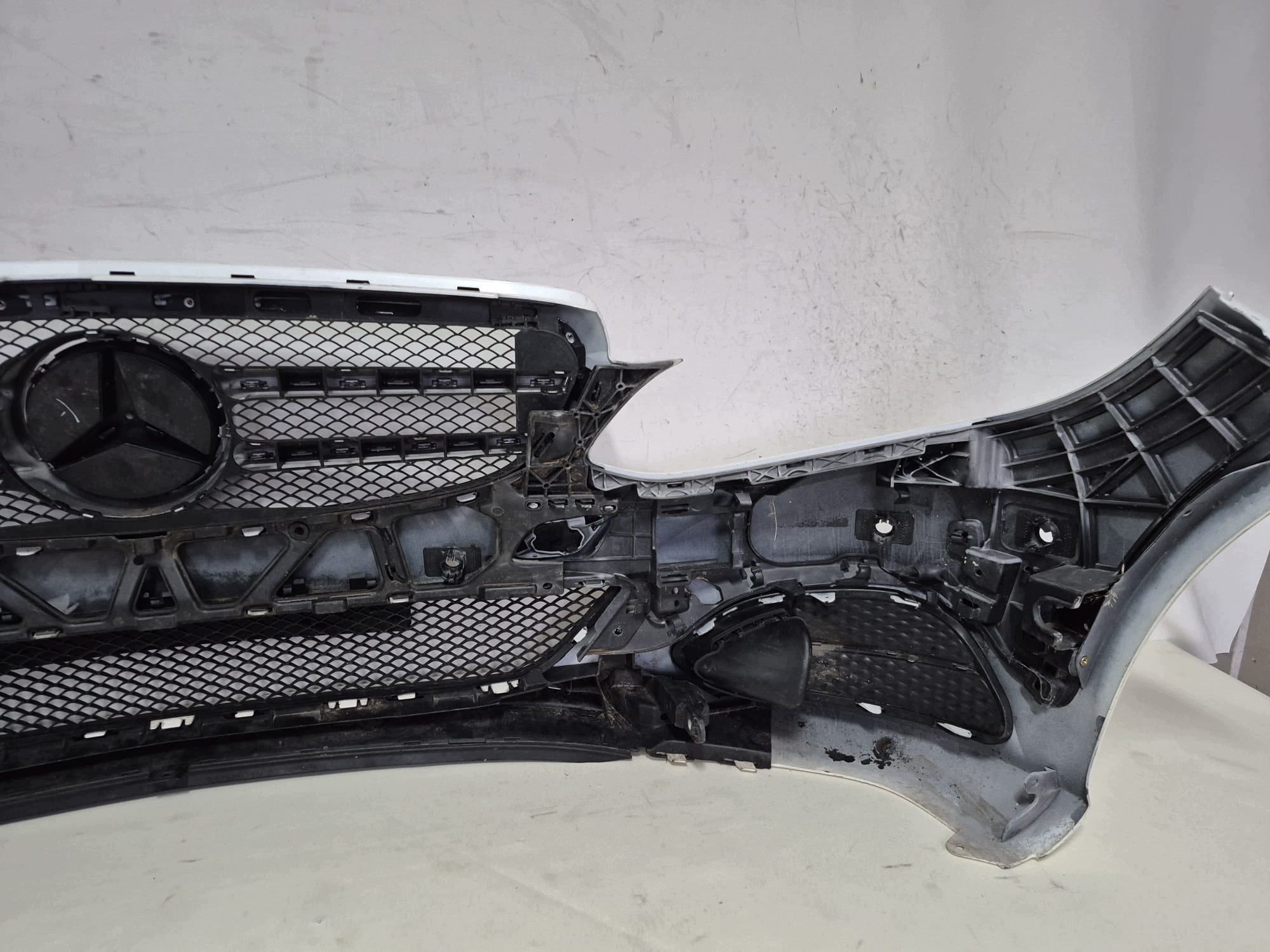 MERCEDES W212 E-KLASA LIFT AVANTGARDE bumper front front PDC