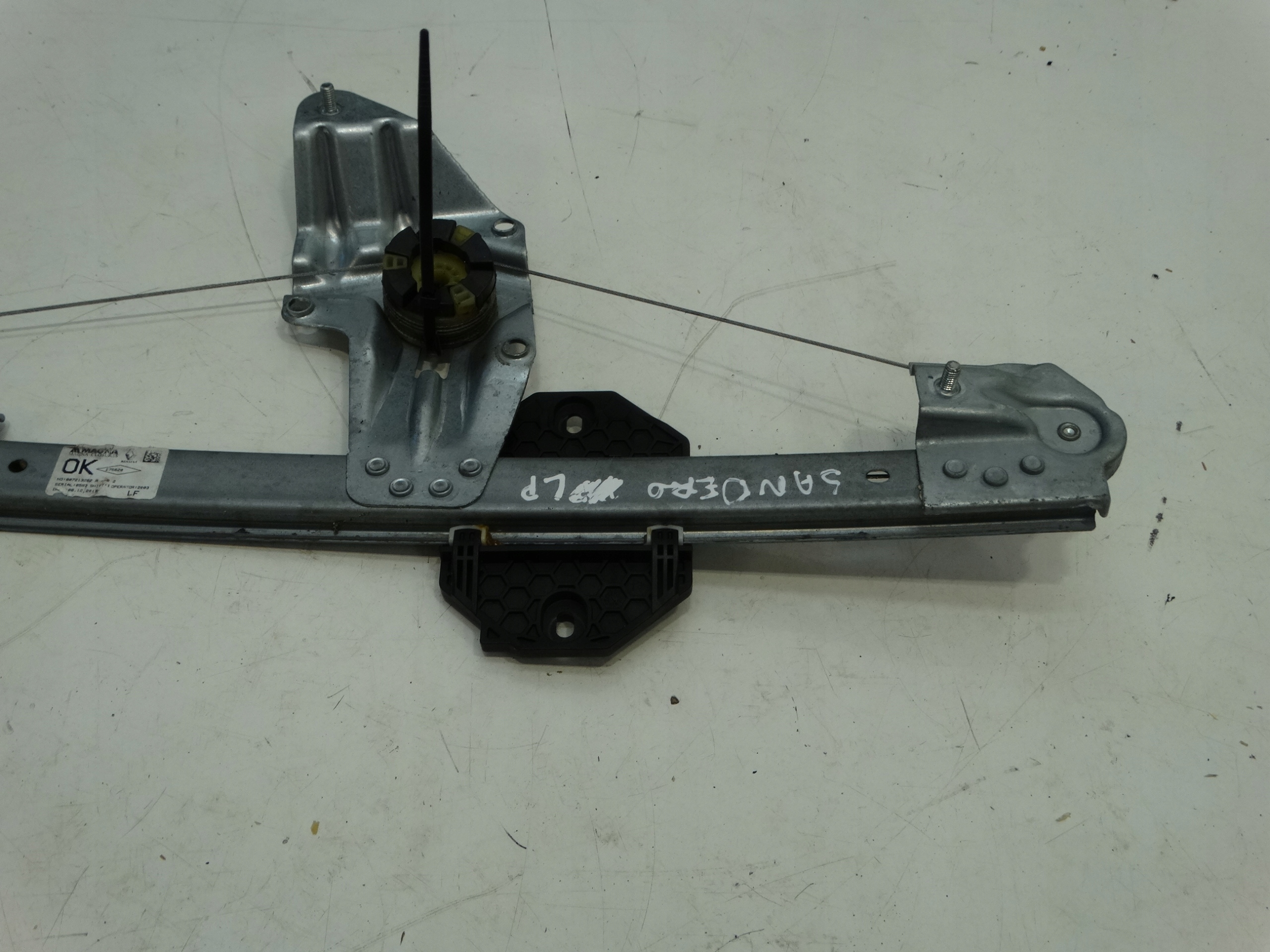 window regulator left front DACIA SANDERO II 2020R. 807213282R--B