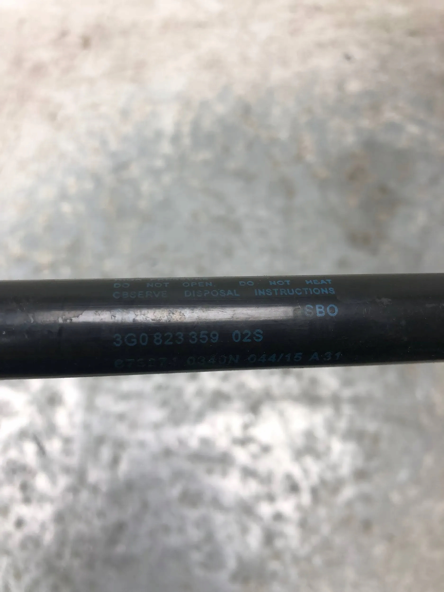 damper bonnets VW PASSAT B8 sedan 3G0823359