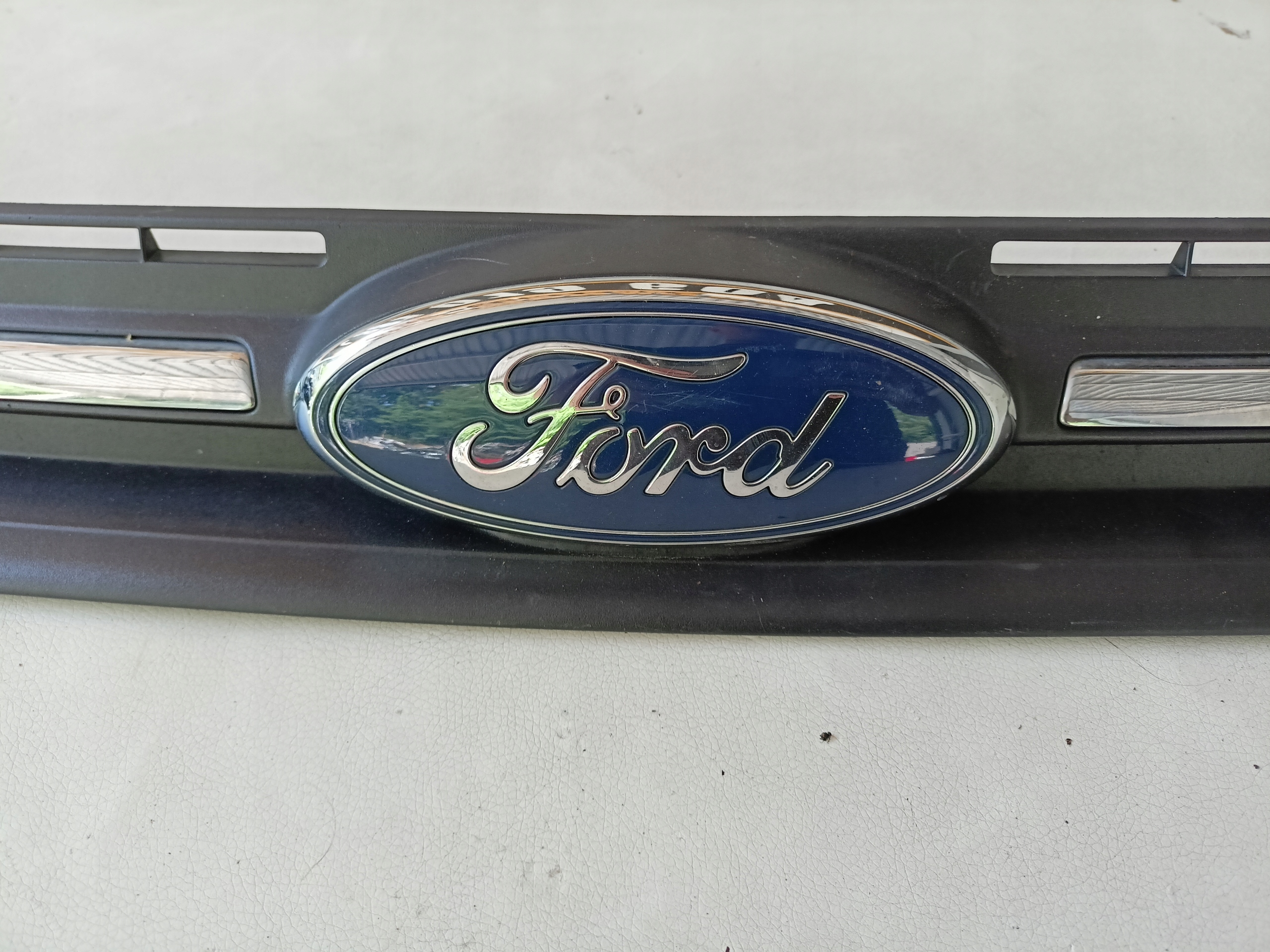 Ford Kuga MK2 II 12- grille radiator grill