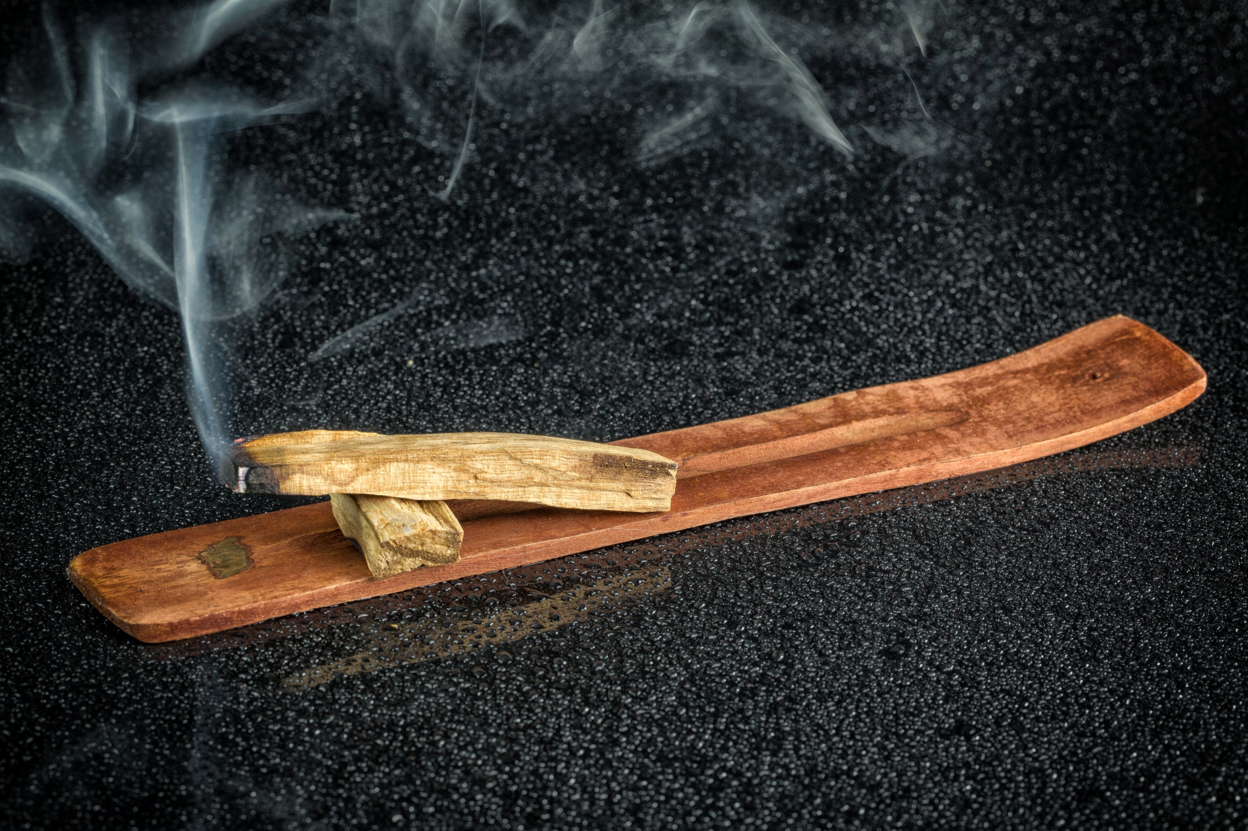 PODSTAWKA POD KADZIDEŁKA NARTA Z MANGOWCA Materiał drewno