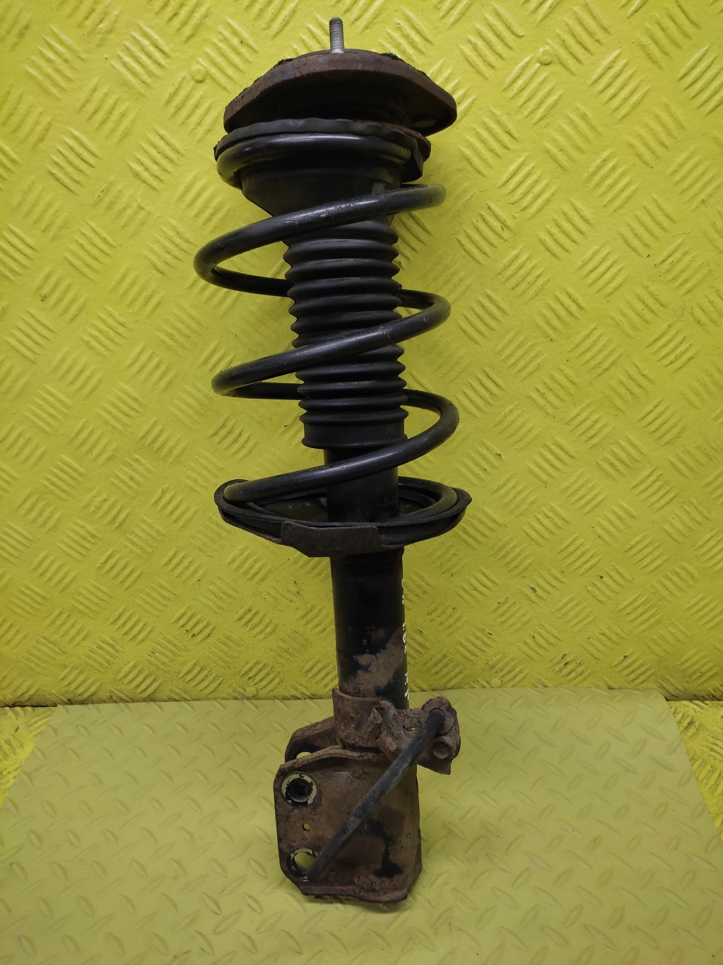 TOYOTA AVENSIS T25 MCPHERSON PRAWY PRZÓD