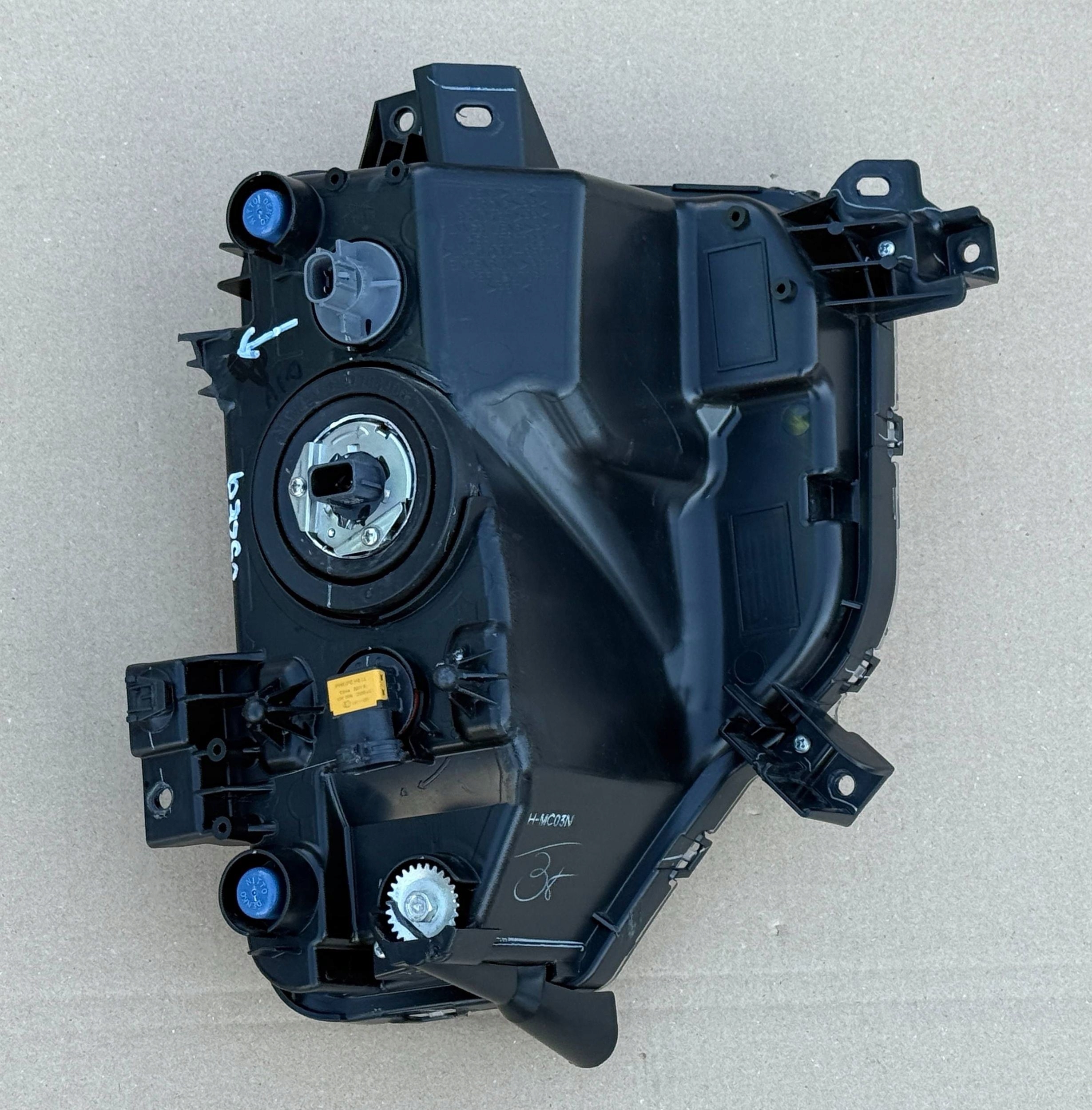 MITSUBISHI L200 2019-> Nebelscheinwerfer links DRL 8315A057