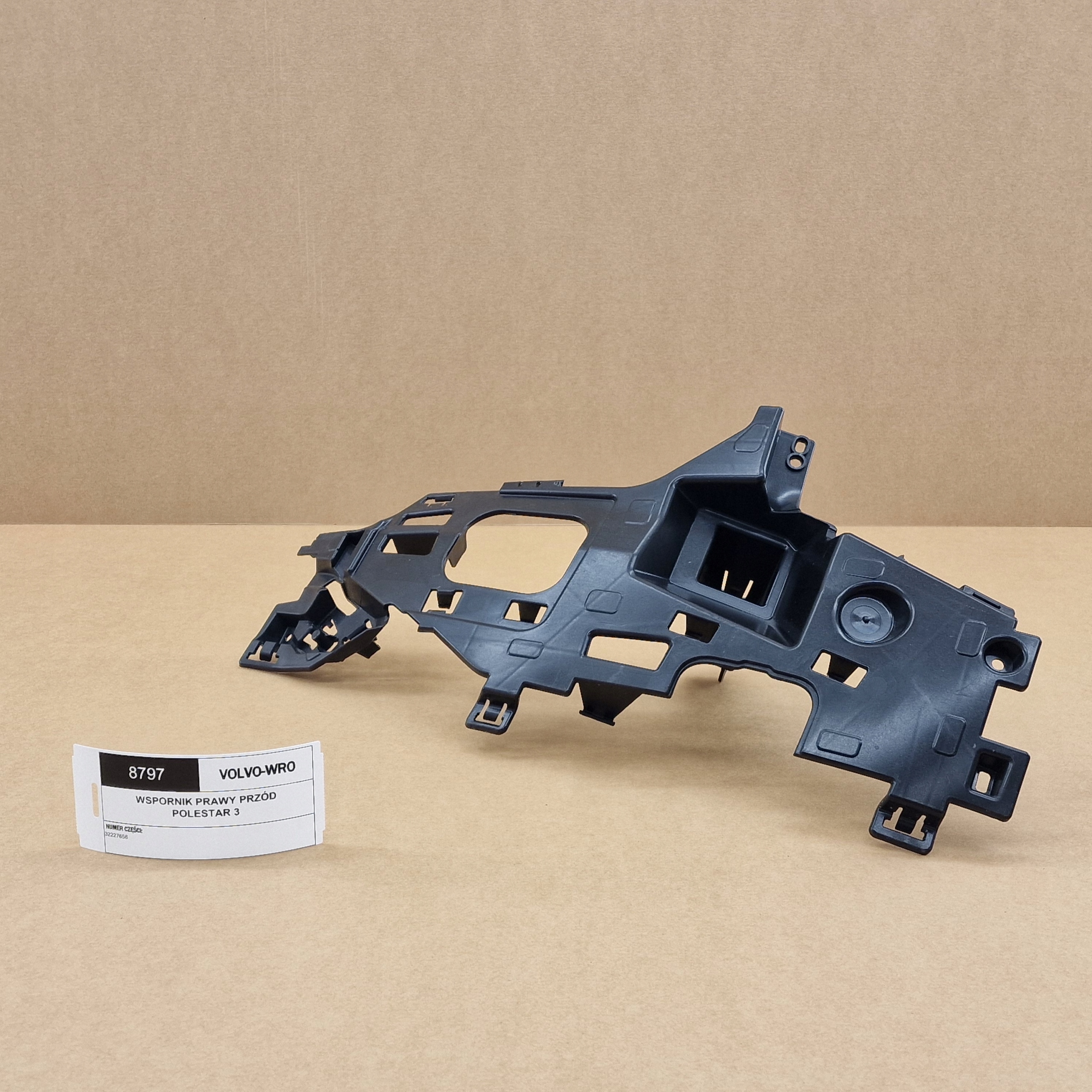 right support console of a bumper front POLESTAR 3
