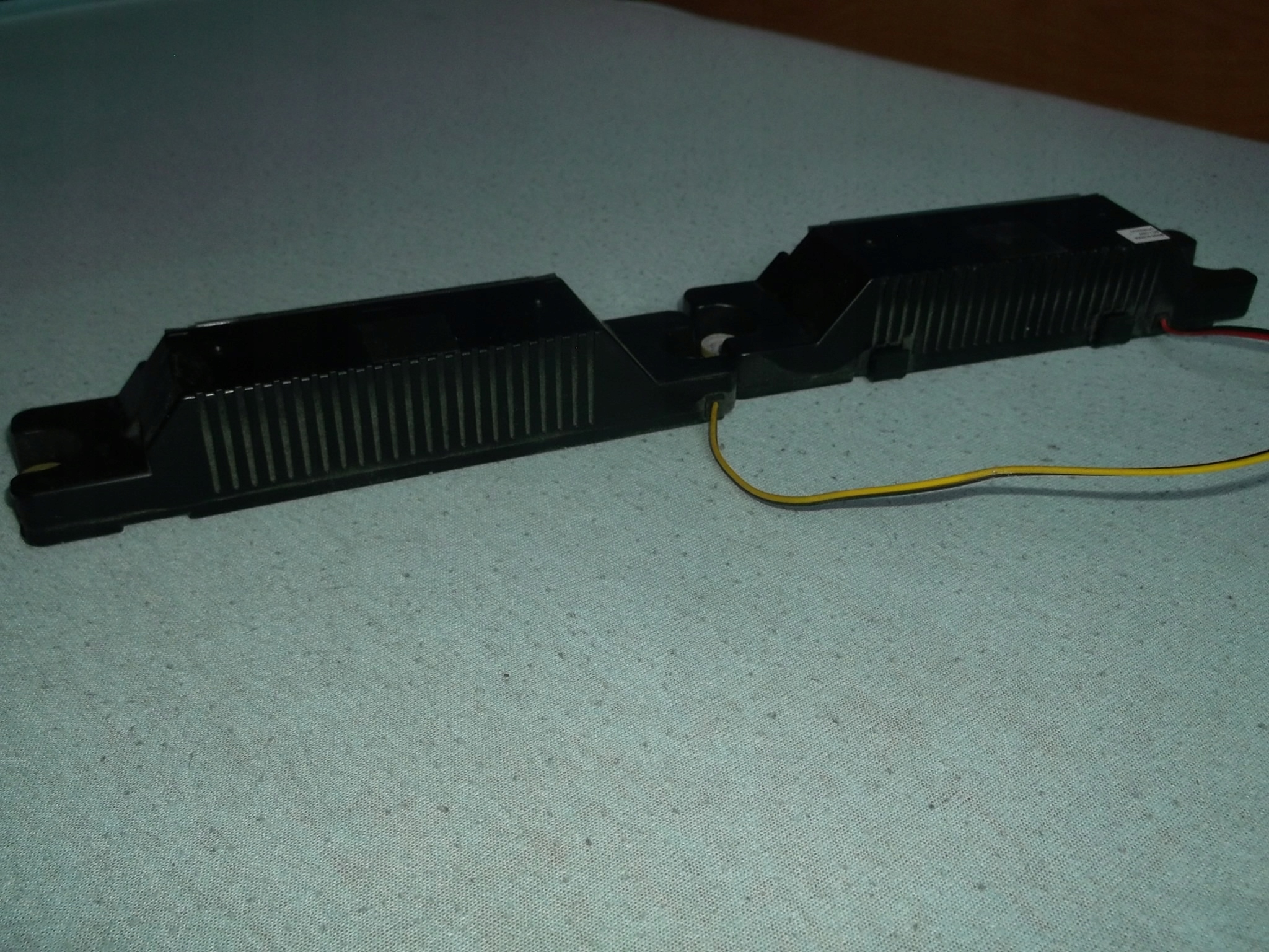 Głośniki 10 W - 6 Ohm + kabelki ) para głośników Kolor czarny