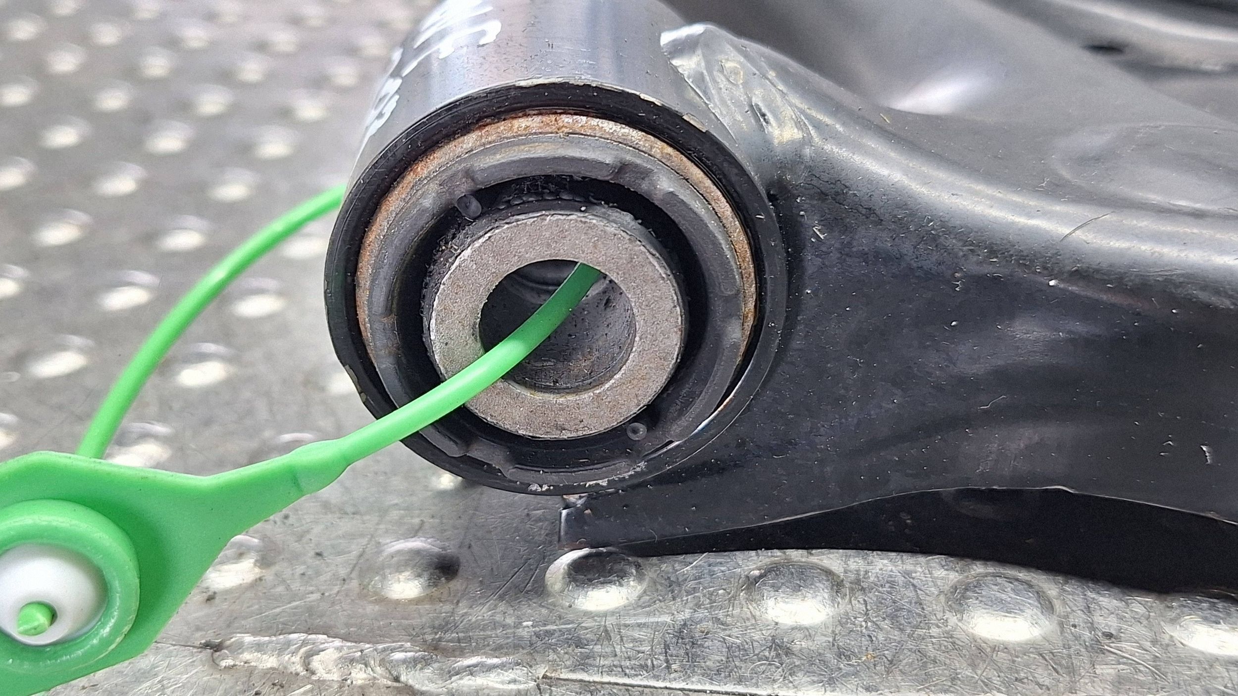 arm left front H1BC-3051L FORD FIESTA MK8