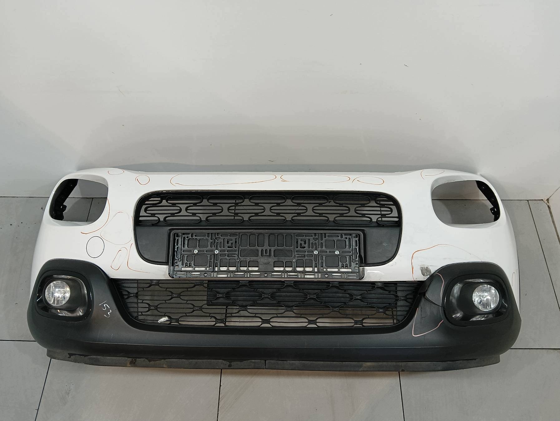 bumper front EWPB BIALY Citroen C3 III (2016-2024)