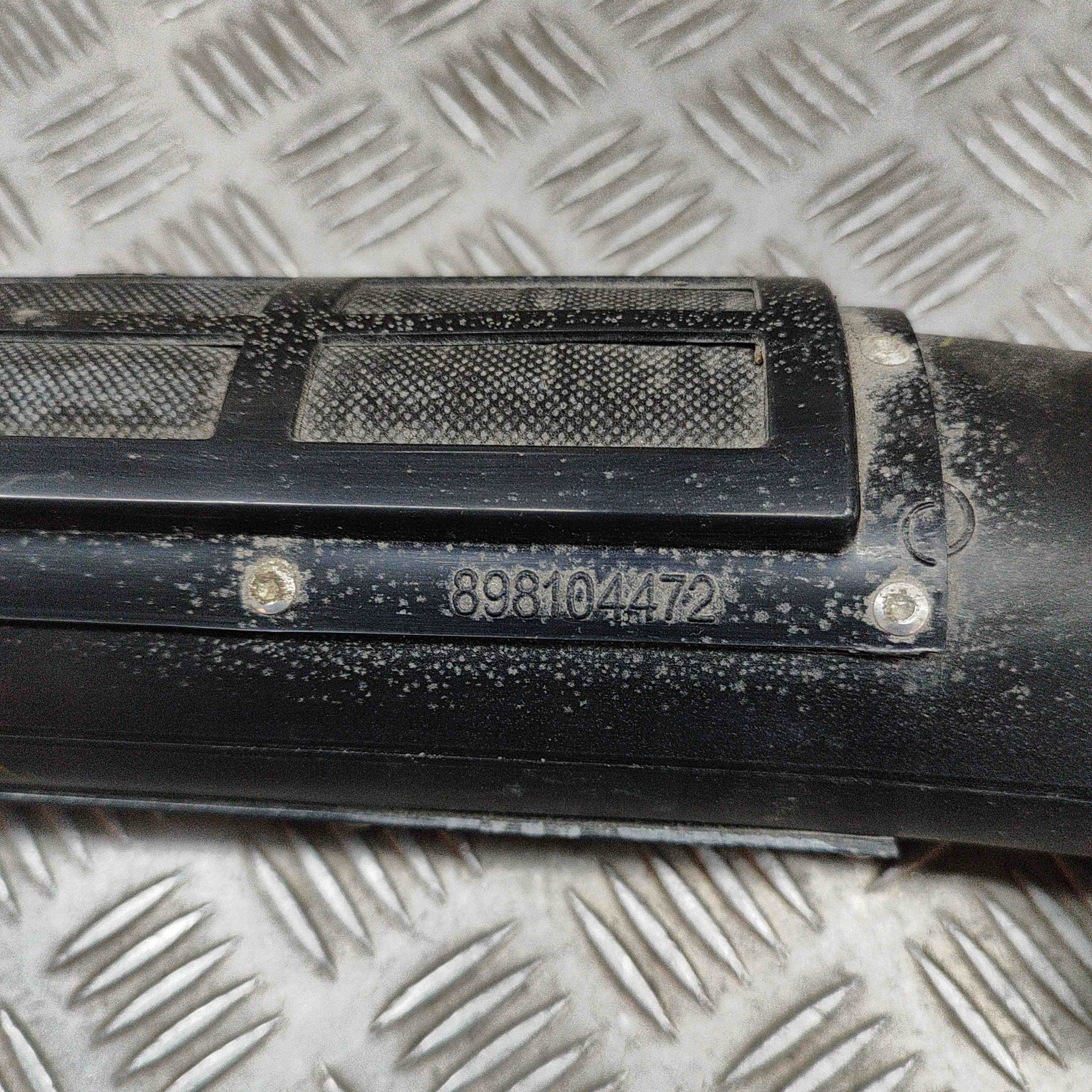 Isuzu 2014 деталь трубы впуска Воздух