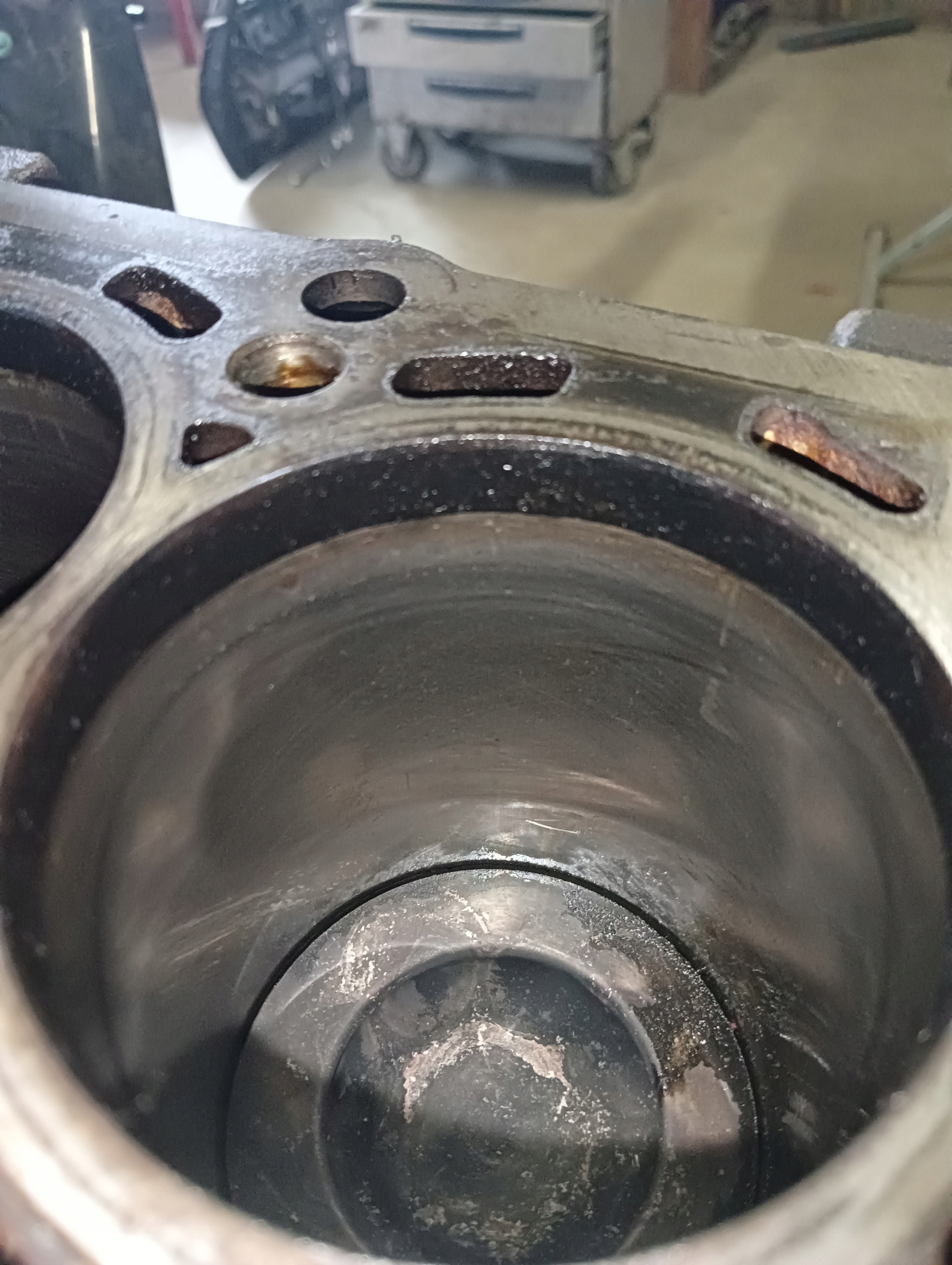 BLOK SILNIKA VW AUDI 2.0 TDI CFH I 03L021CA CFH152182 Jakość części (zgodnie z GVO) O - oryginał z logo producenta pojazdu (OE)