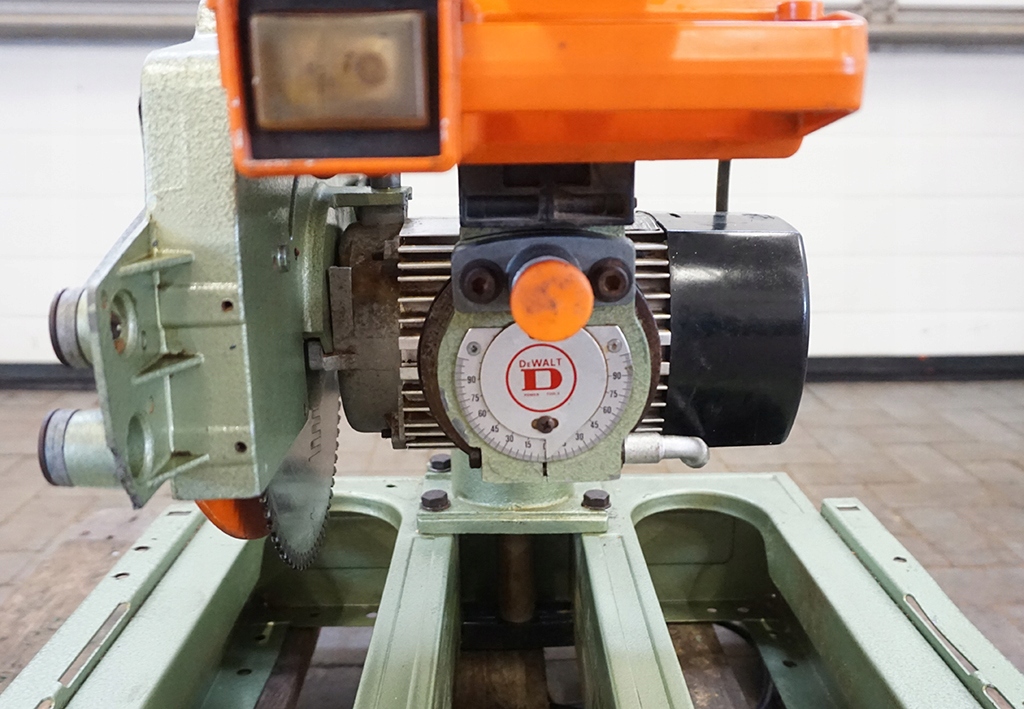 PIŁA PILARKA POPRZECZNA DEWALT DW 1251 SILNIK: 1,1kW Waga produktu z opakowaniem jednostkowym 68 kg