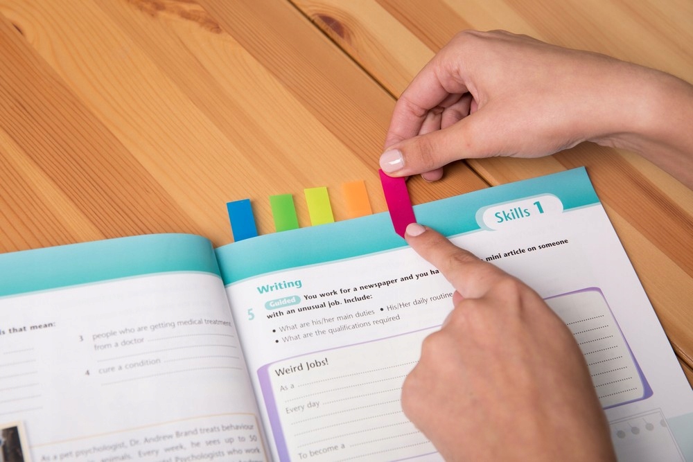 ZAKŁADKI INDEKSUJĄCE PET 45x12mm 5x25szt STRZAŁKI Kolor inny