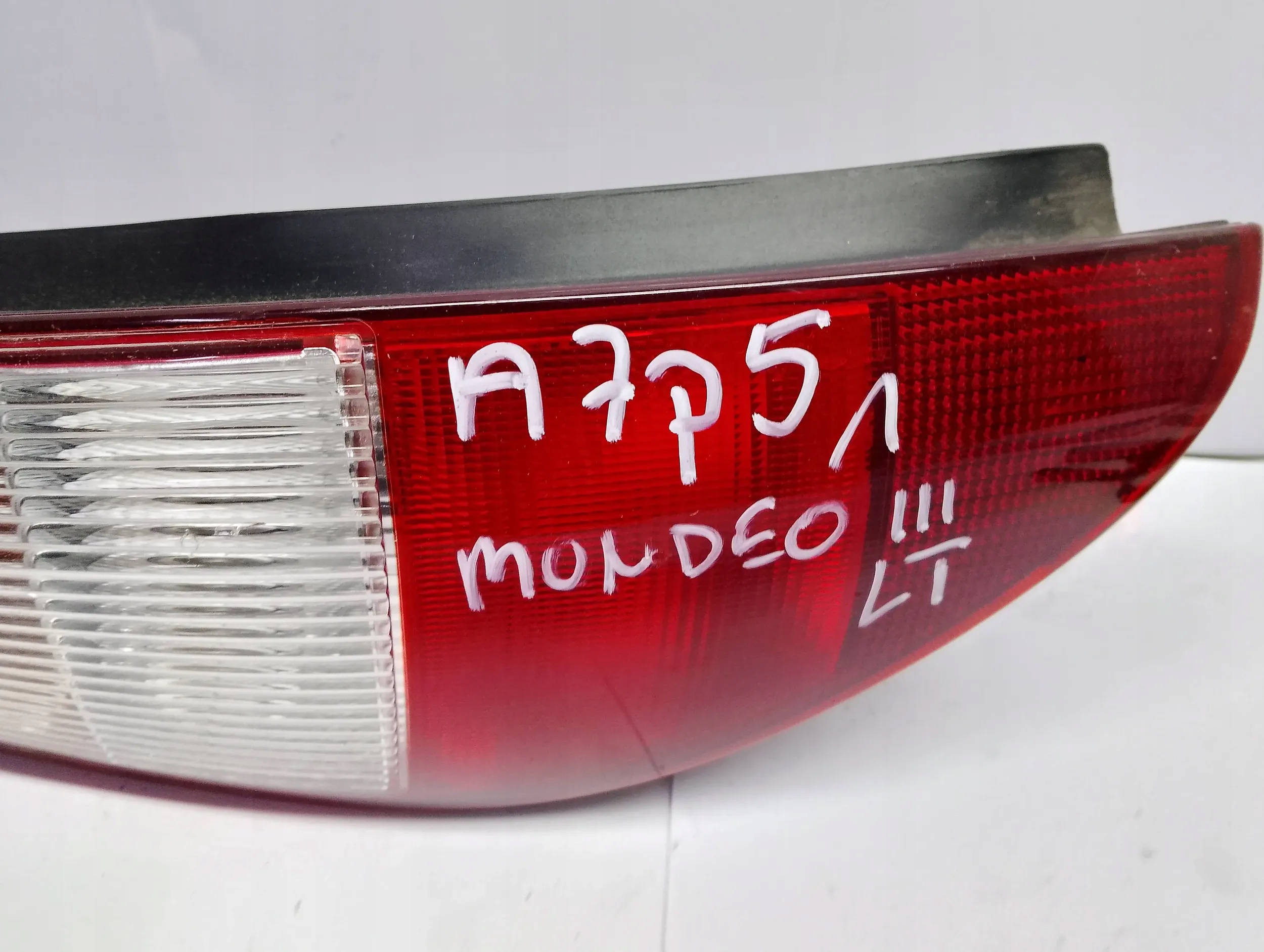Ford Mondeo Mk III 2002 lights rear. 1S7113405C