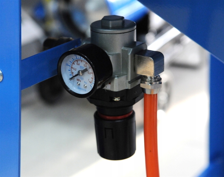 PRZEMYSŁOWA PIASKARKA KABINOWA KOMORA 990L ZESTAW ŚCIERNIWO PIASEK 500kg Pojemność 990 l