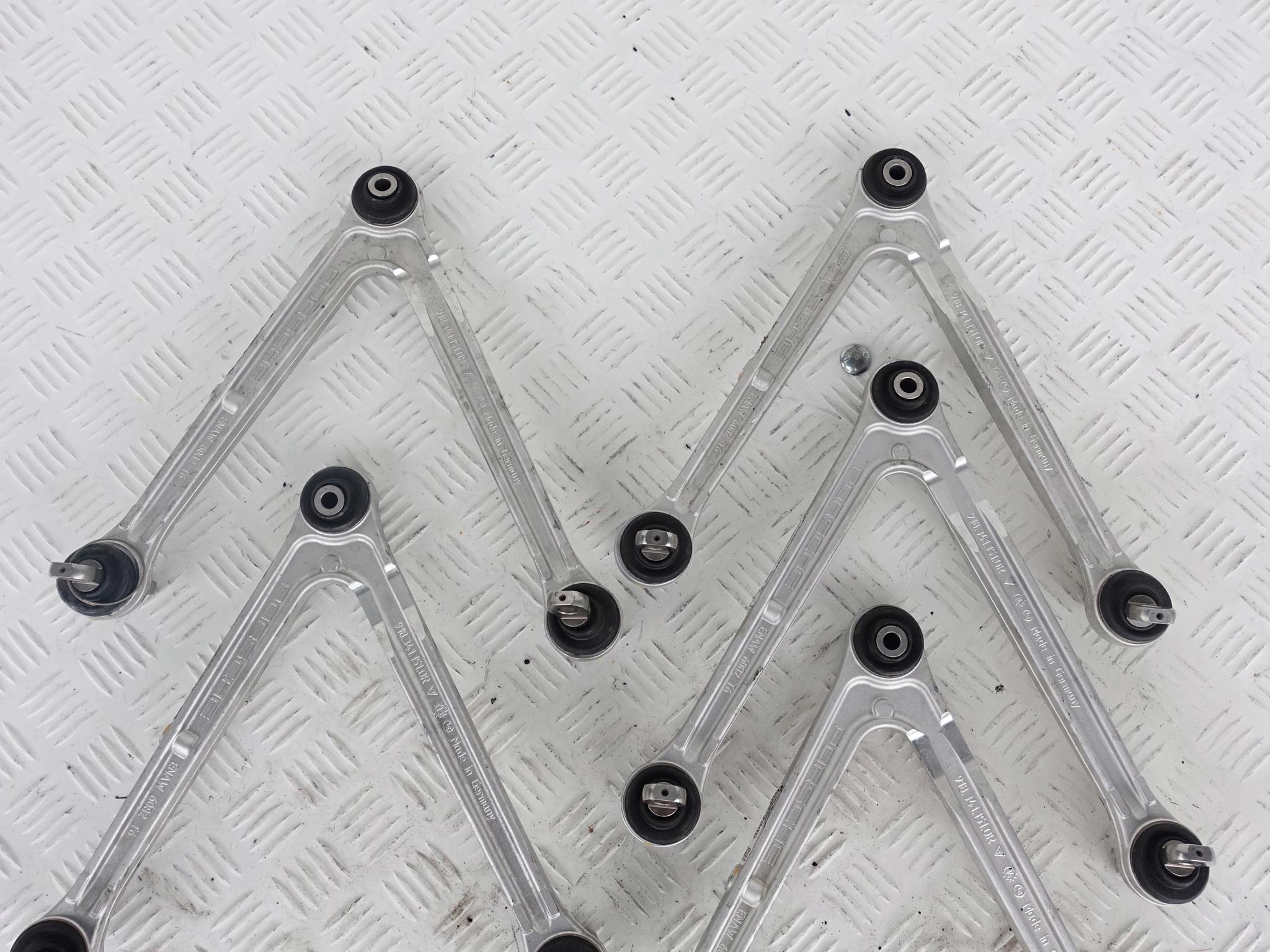 PORSCHE 918 SPYDER arm upper front L=P