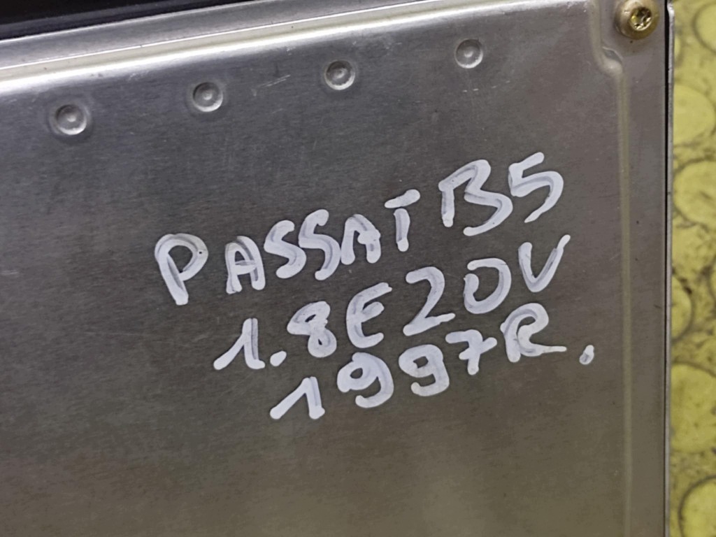 VW PASSAT B5 1.8 Centralina Motore 0261204614