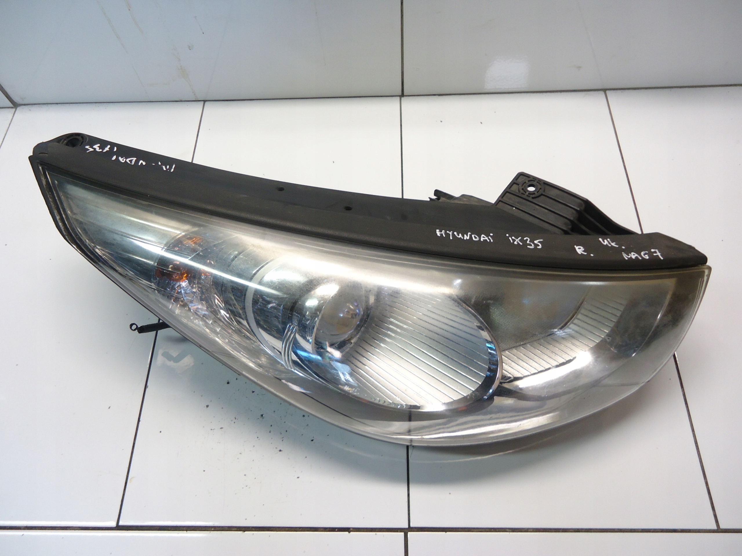 HYUNDAI IX35 light right front UK