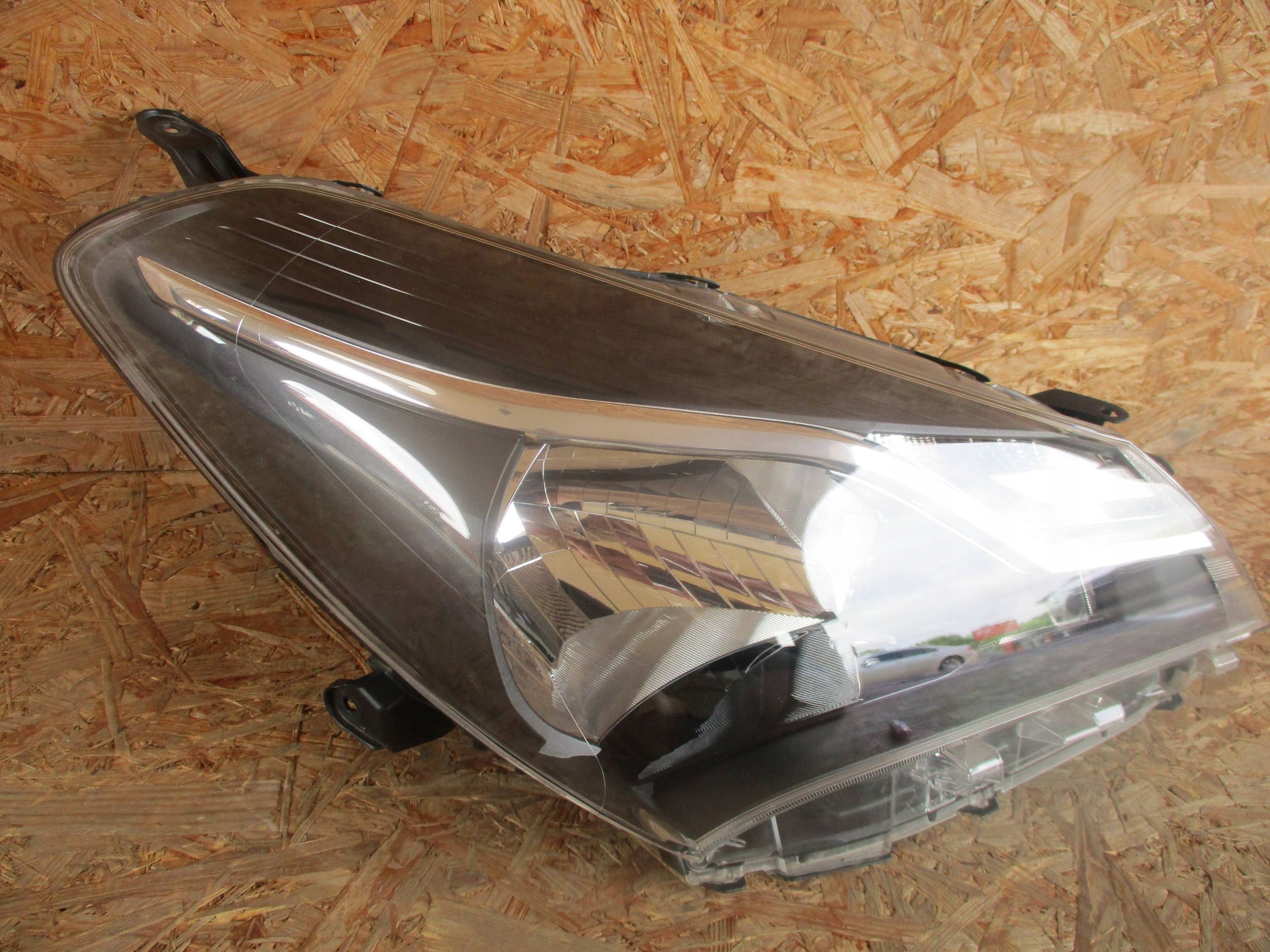 light front front right TOYOTA YARIS III LIFT 17
