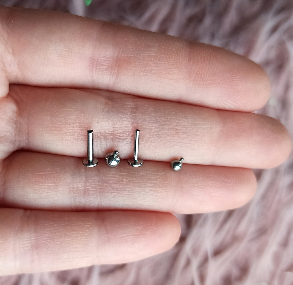 KOLCZYK LABRET GWINT WEWNĘTRZNY TYTANOWY 1,2/4/3 Materiał mający kontakt z ciałem tytan chirurgiczny