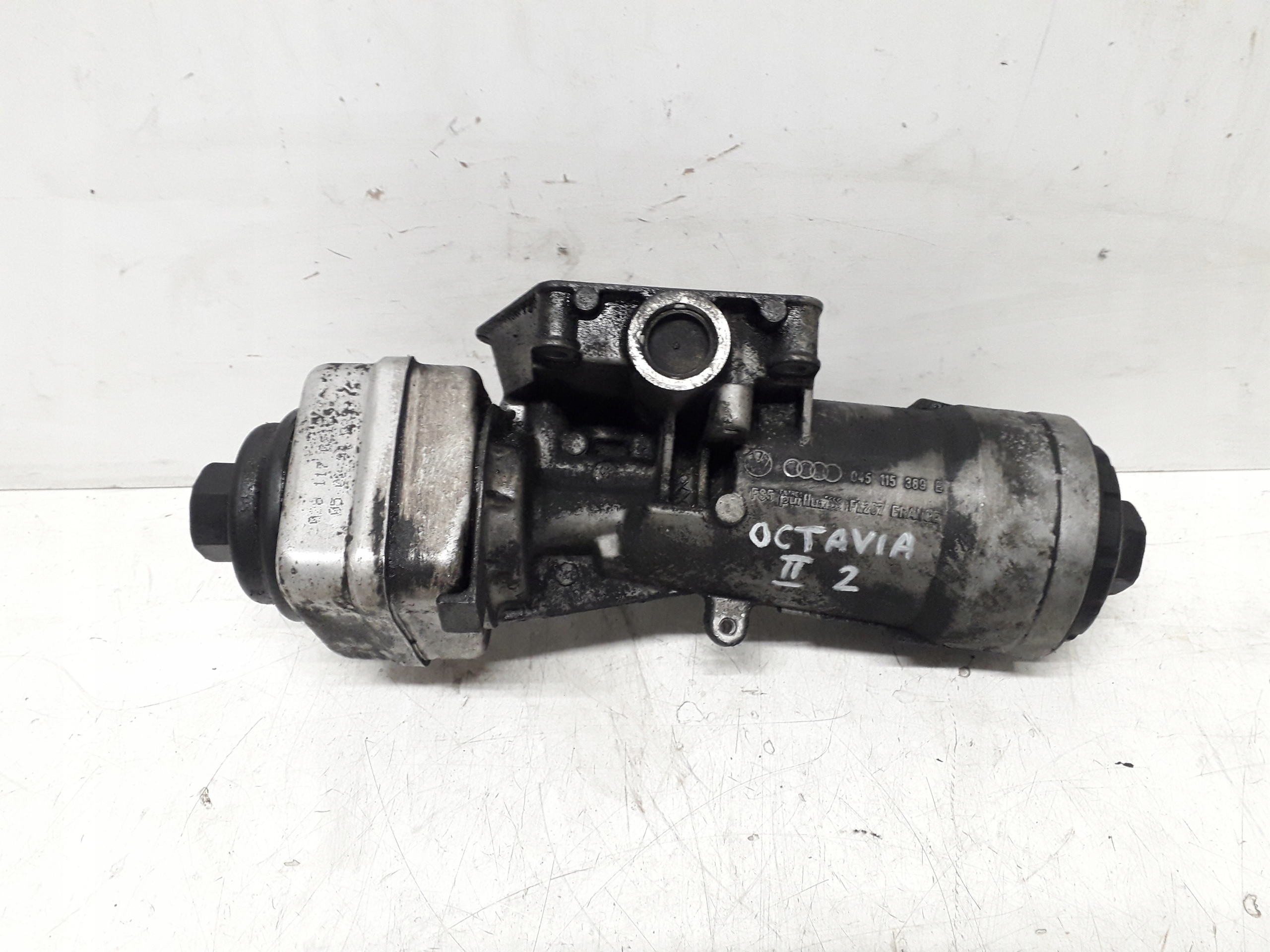 SKODA OCTAVIA 2 II 04- 1.9 TDI OBUDOWA PODSTAWA FILTRA OLEJU 045115389E