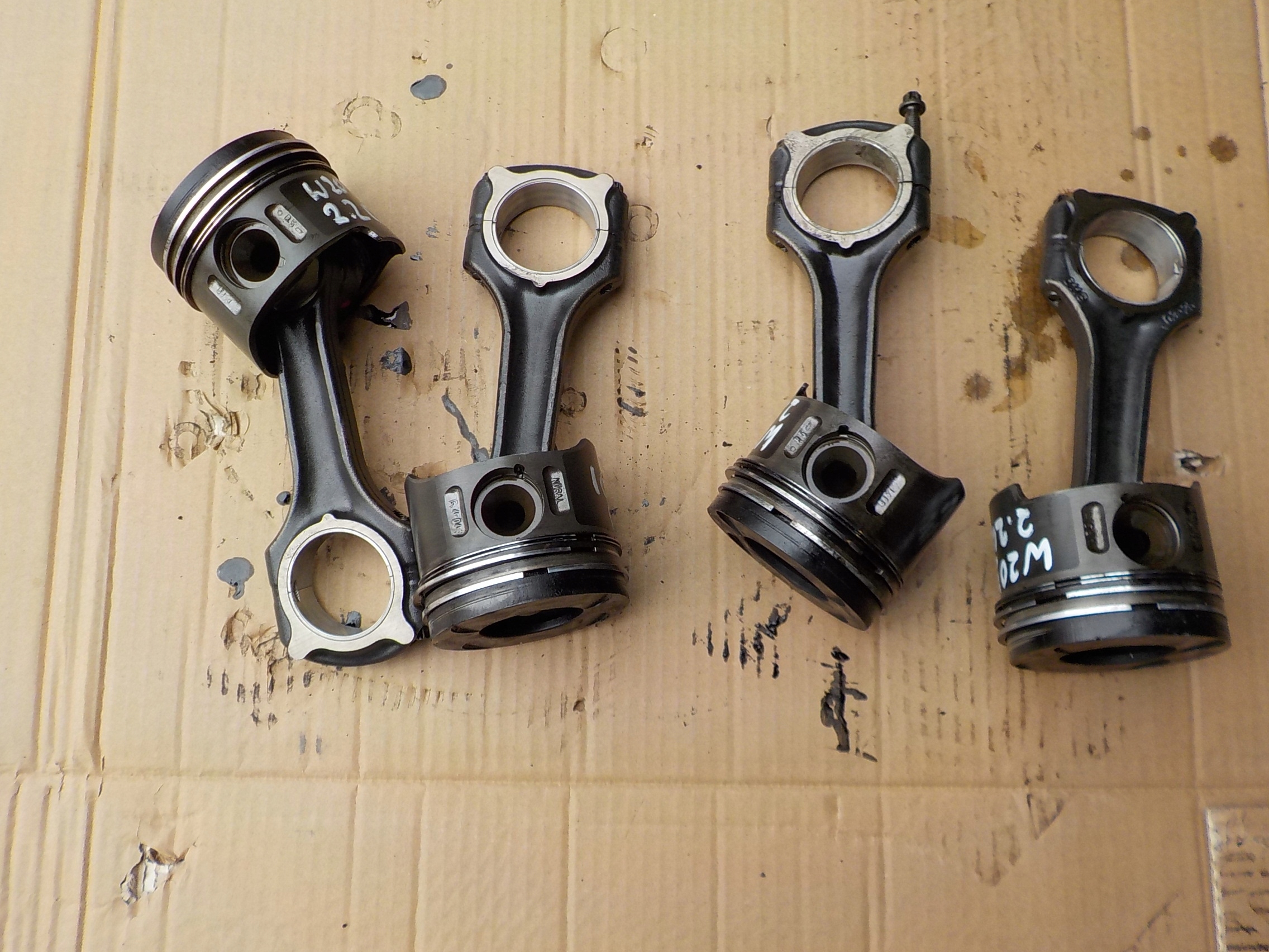 piston connecting rod mercedes w203 2,2 cdi lift 2004r