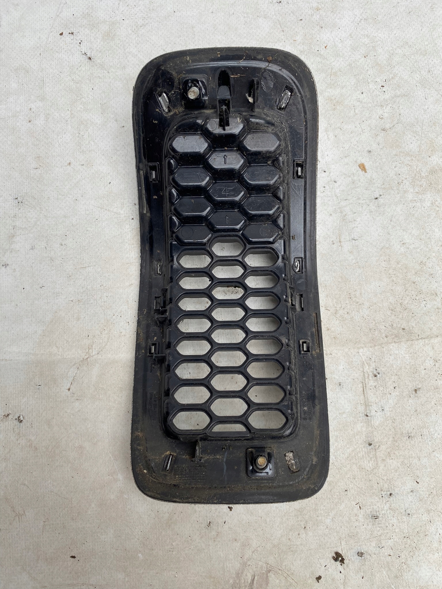 JEEP CHEROKEE KL 14- maska bubreg rešetka W MASKE