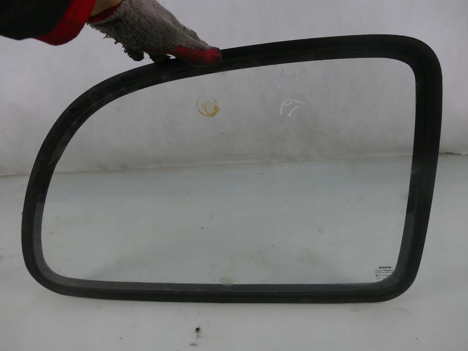 NISSAN MICRA K11 SZYBA KAROSERYJNA PRAWY TYŁ AUTO 3-DRZWIOWE