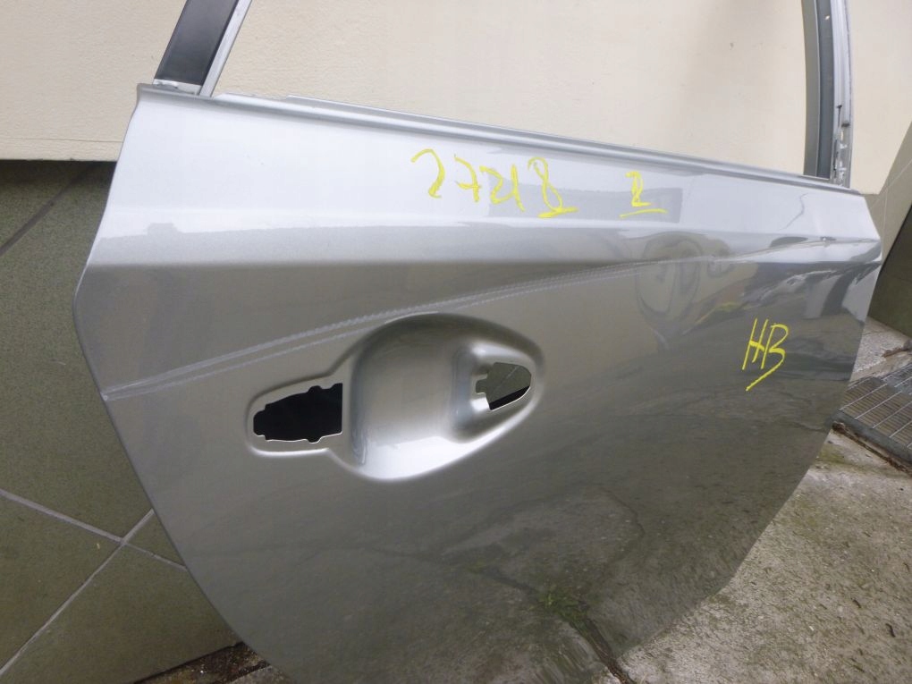 TOYOTA AURIS II HB 12- door right rear.