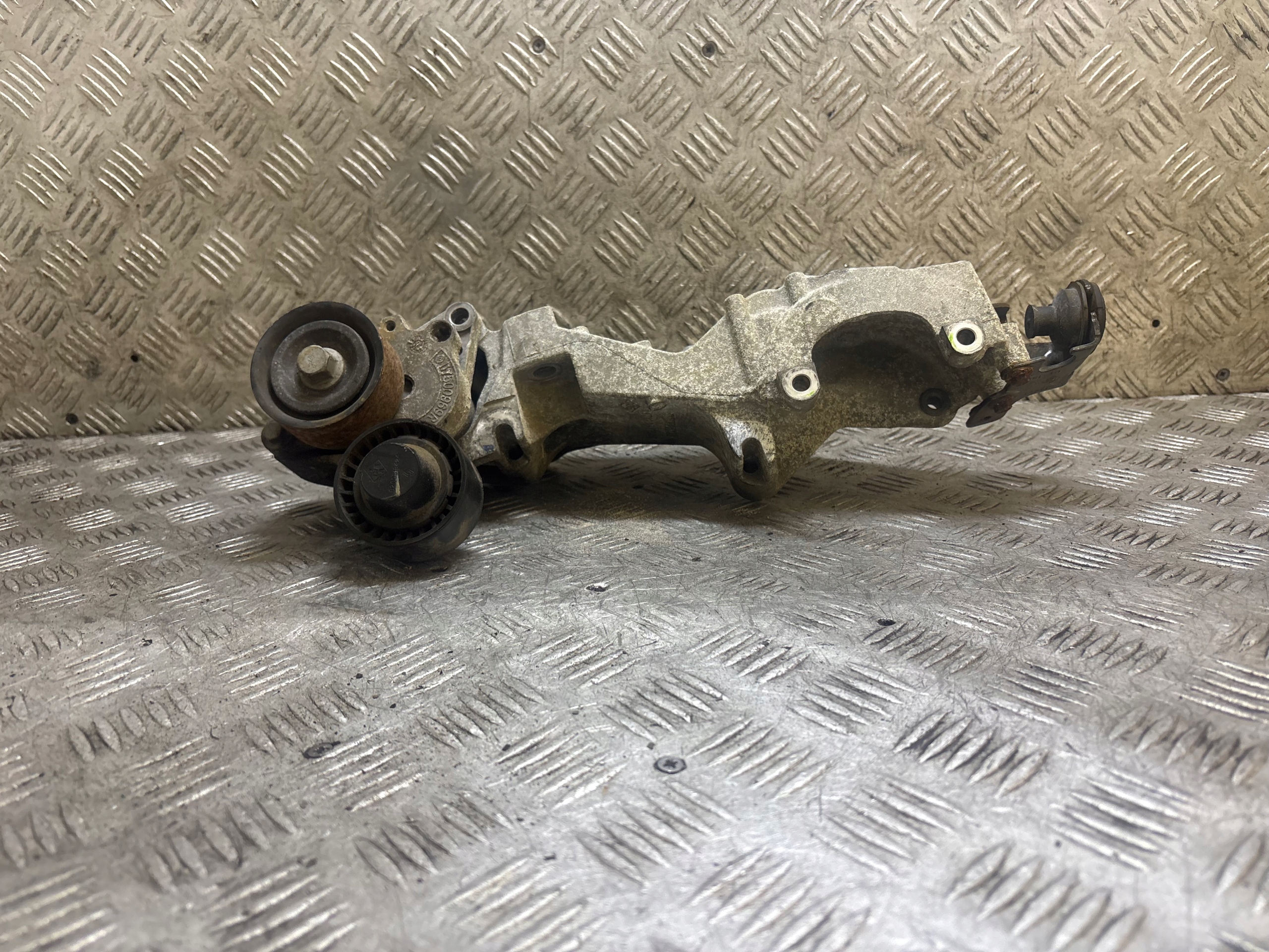 supporto staffa alternatore RENAULT KOLEOS 2 117103703R