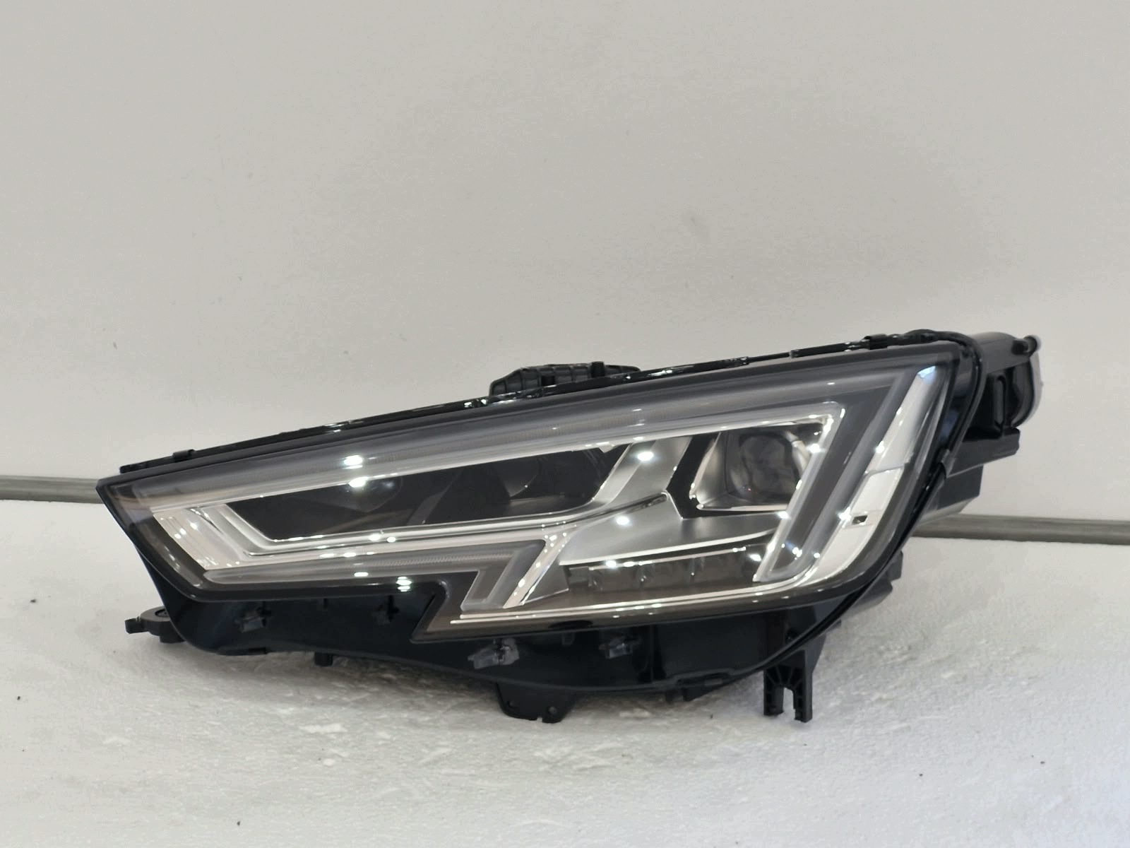 light left Audi A4 8W FULL LED USA