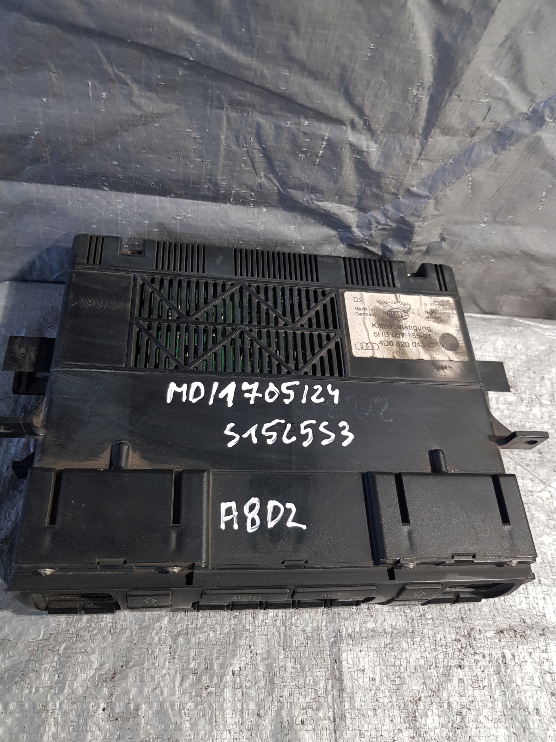Panel klimatizaci klími Audi A8D2 OE 4D0820043C