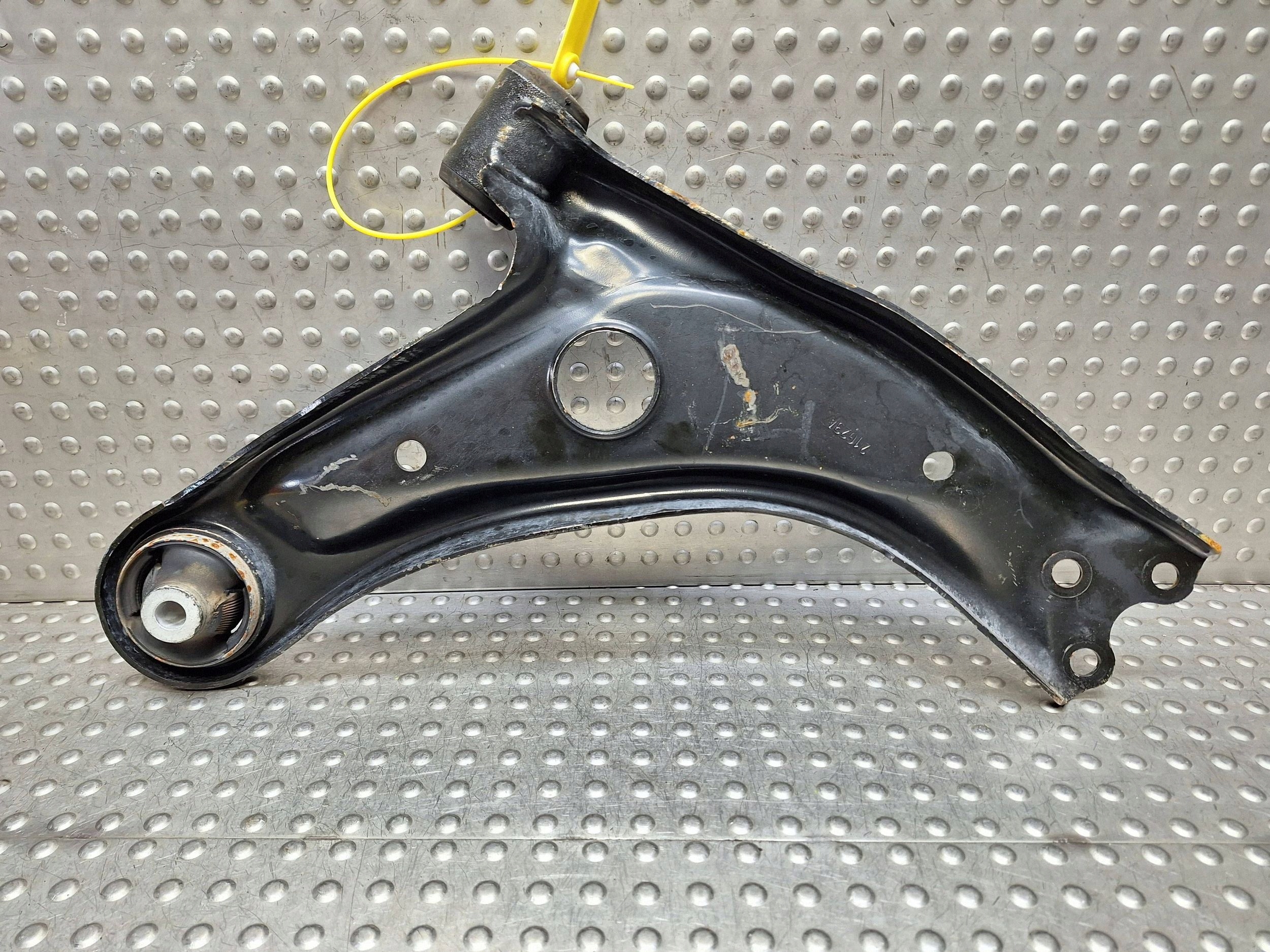 arm left front TOYOTA YARIS CROSS 20-26 48606K0020