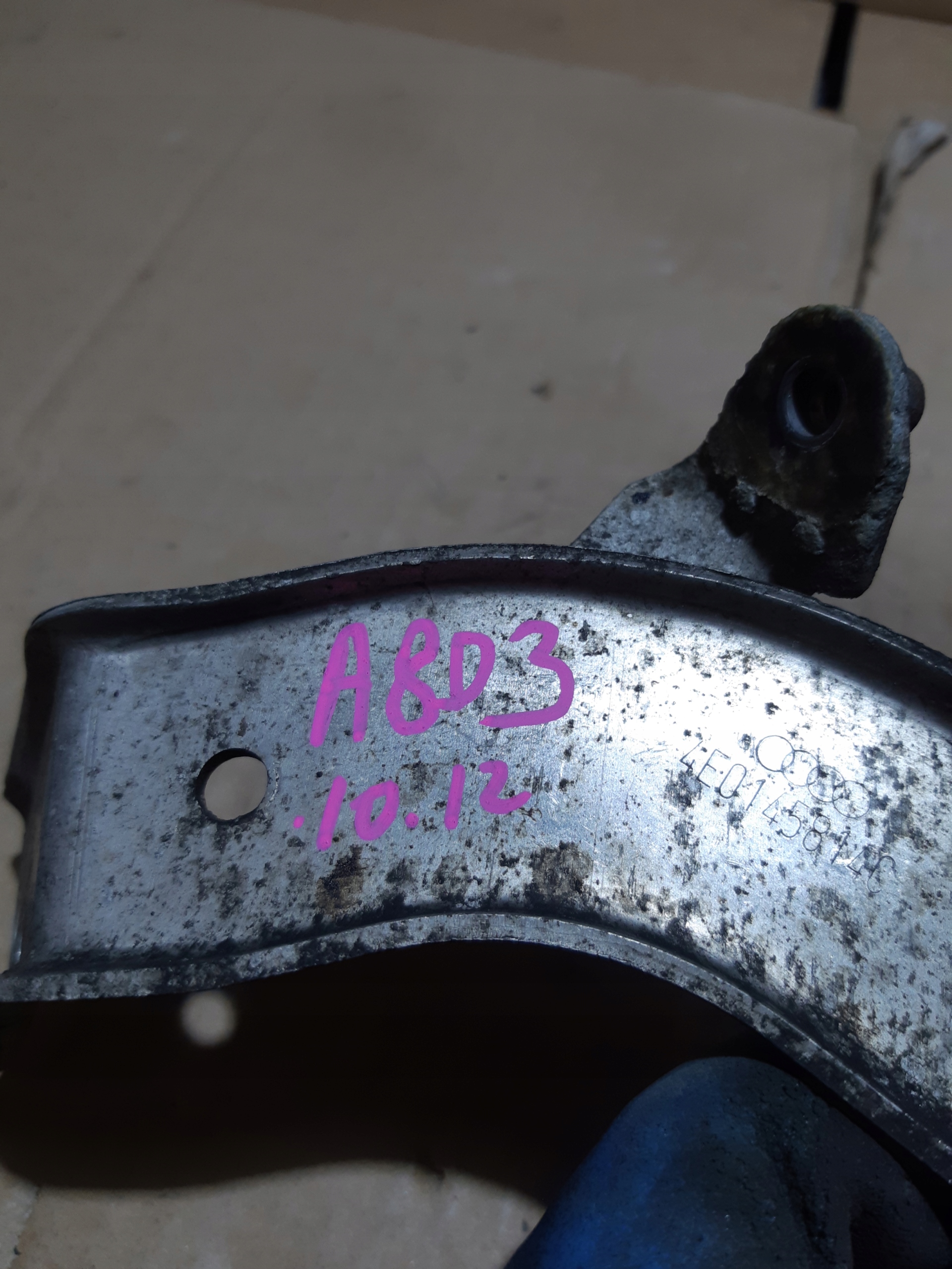 AUDI A8 D3 3.0 TDI holder right bracket of the intercooler right 4E0145814C