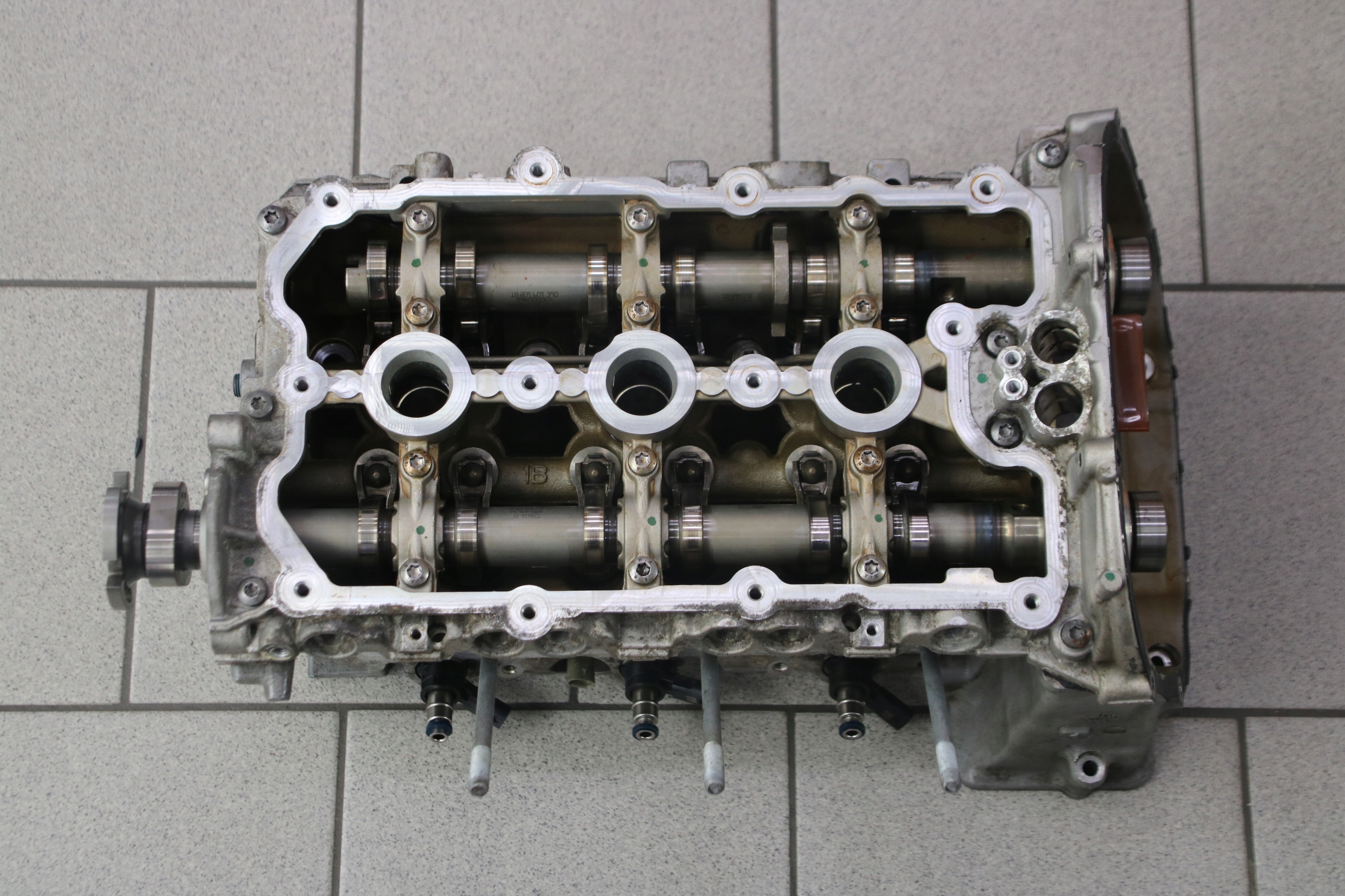 AUDI A8 D4 3,0 TFSI CREC head. right 06E103404AA